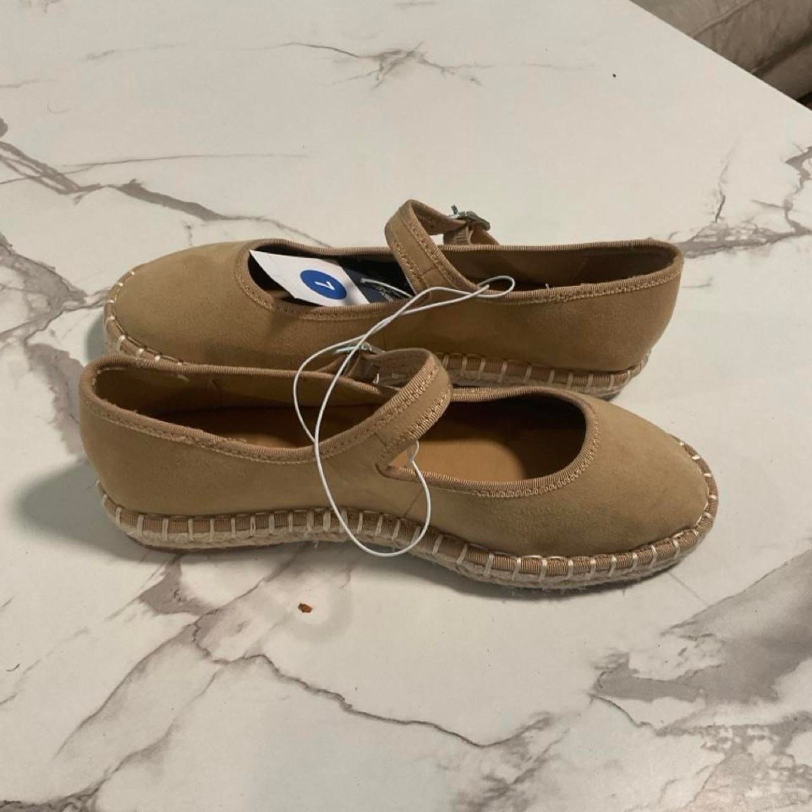 Universal thread tan brown