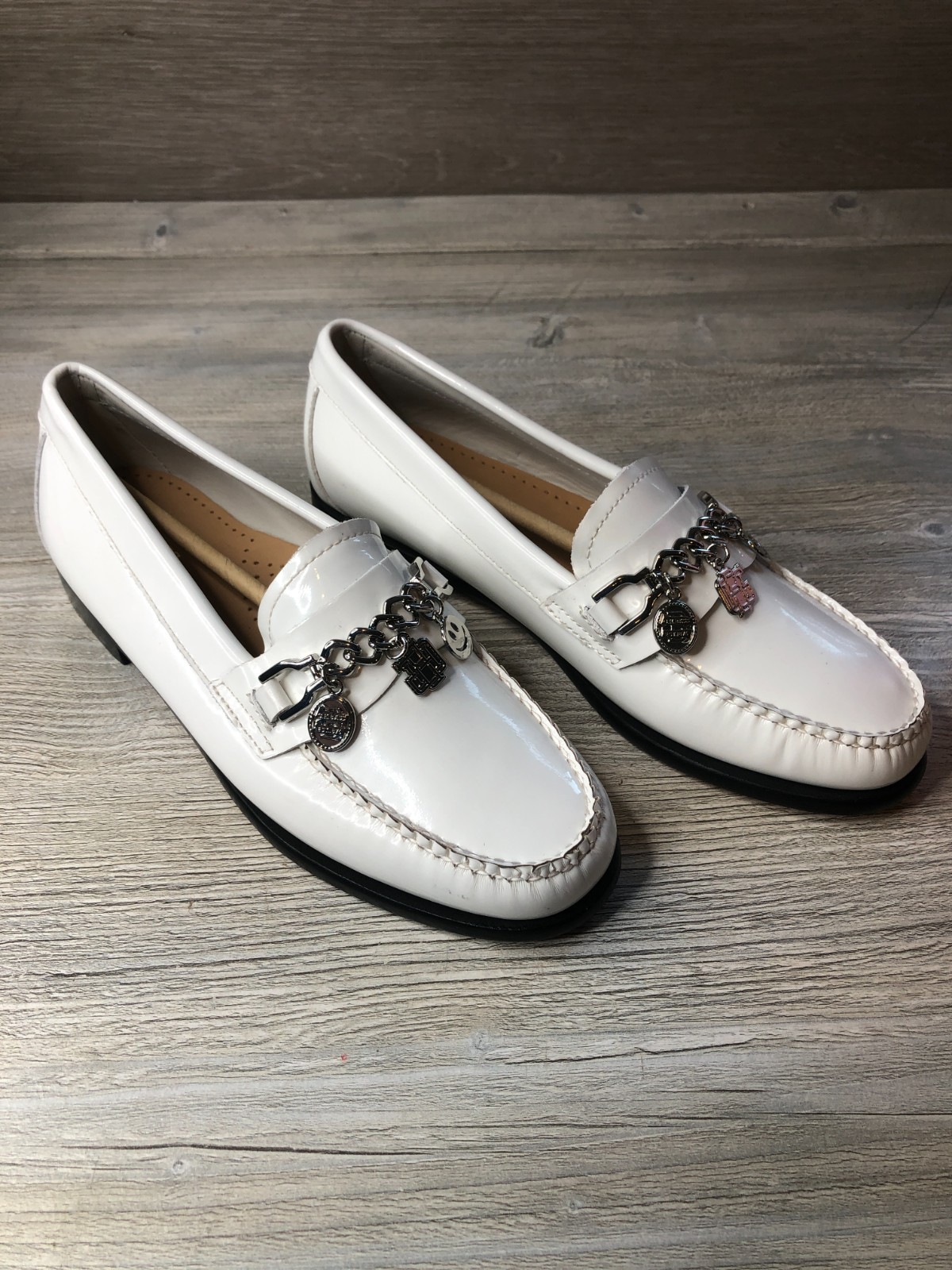 GH Bass NWOB Weejuns W/7 WHITNEY White Patent Leather Loafer Silver CHARMS