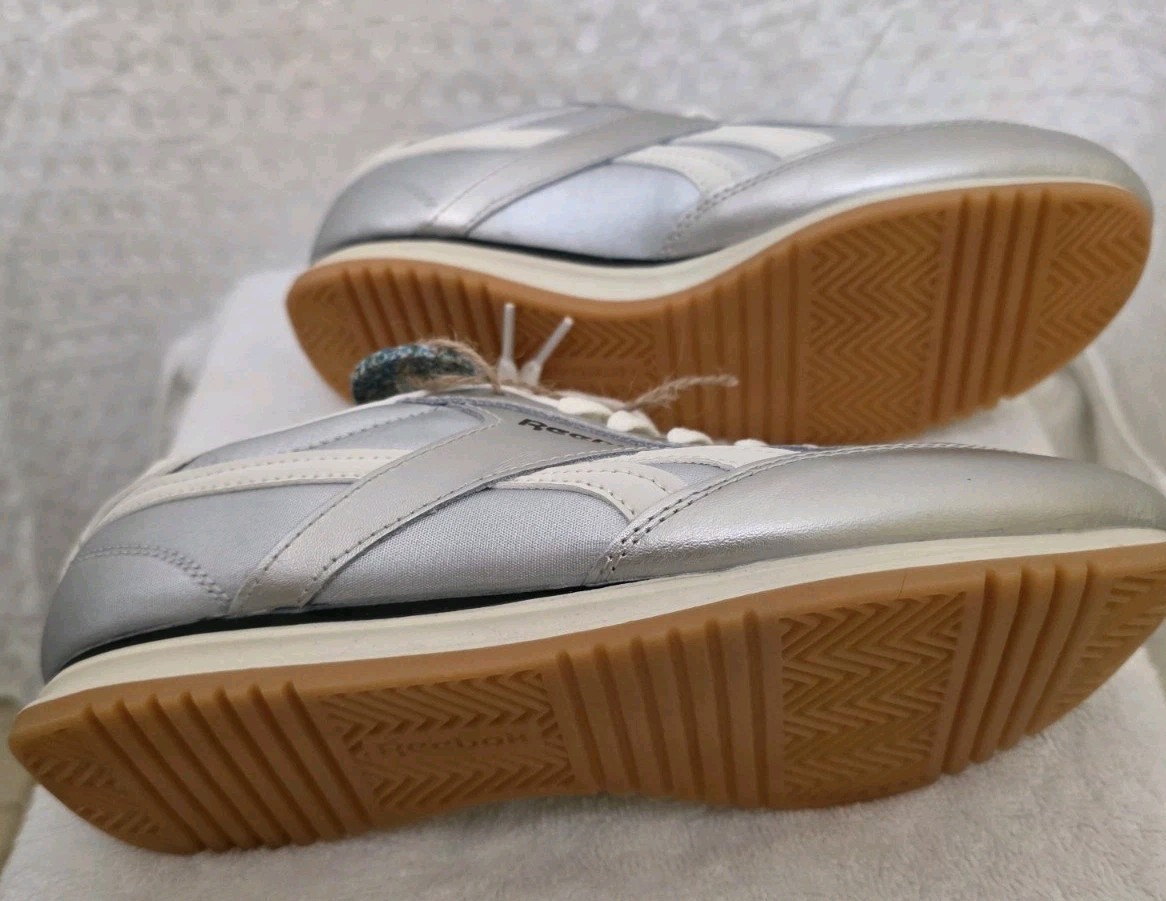 Reebok Women Fiori Metallic Silver Sneakers 7.5 *Small Flaw Shown in Pic* No Box