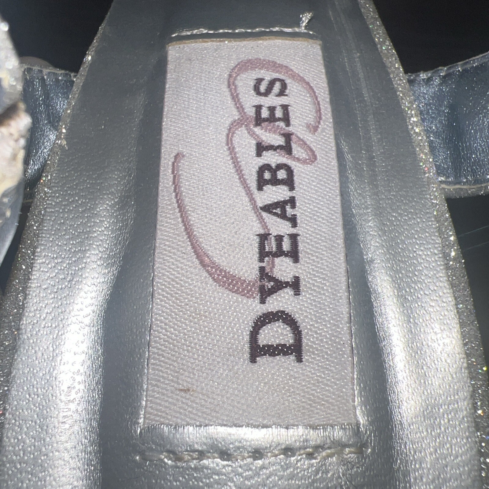 Dyeables Whitta Women’s Sandal 5” Heels Size 10 Silver Glittery