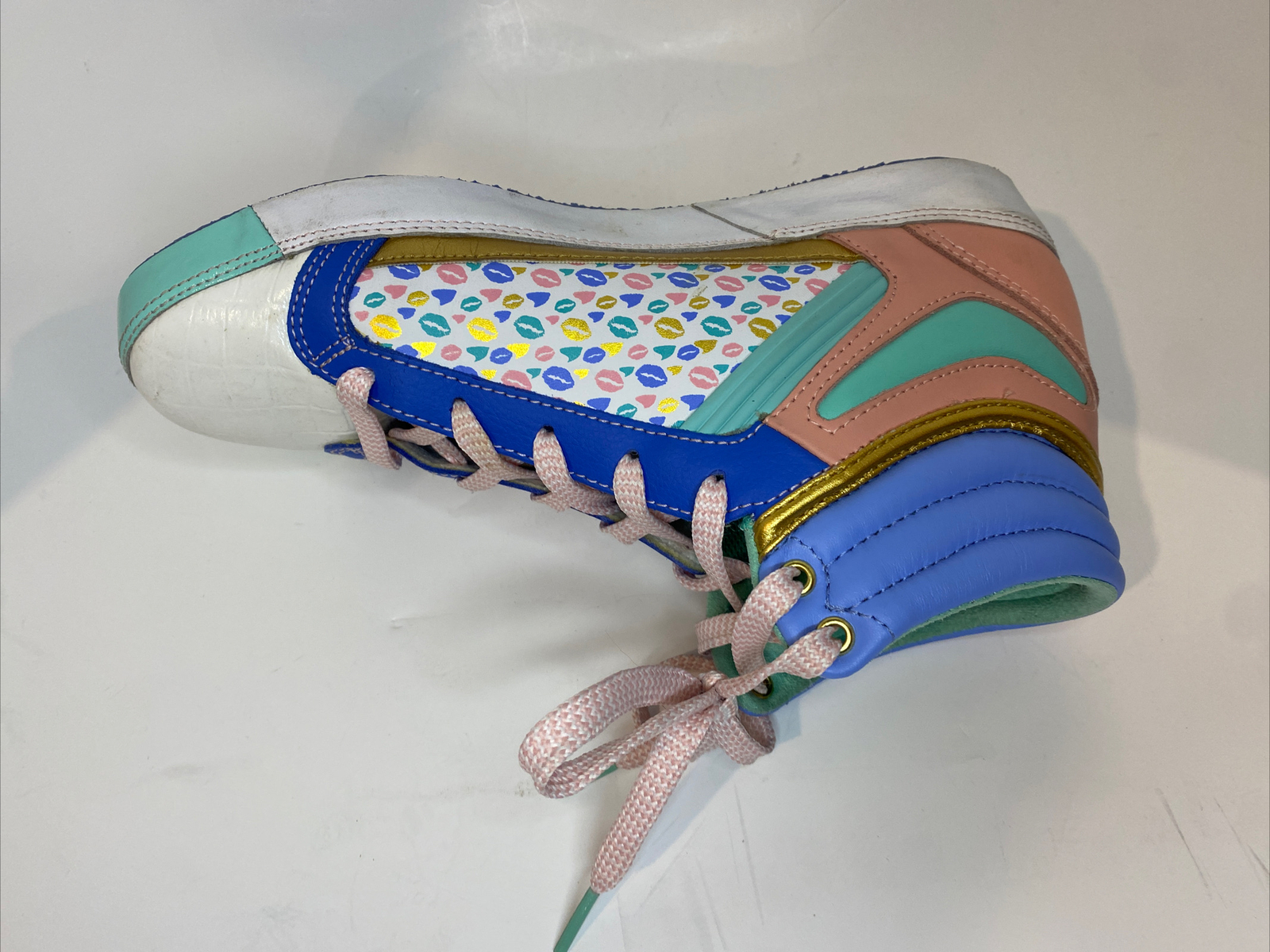 Love Pastry’s Women’s Shoes size 9 high tops Dance Hiphop Blue Green Pink Kisses