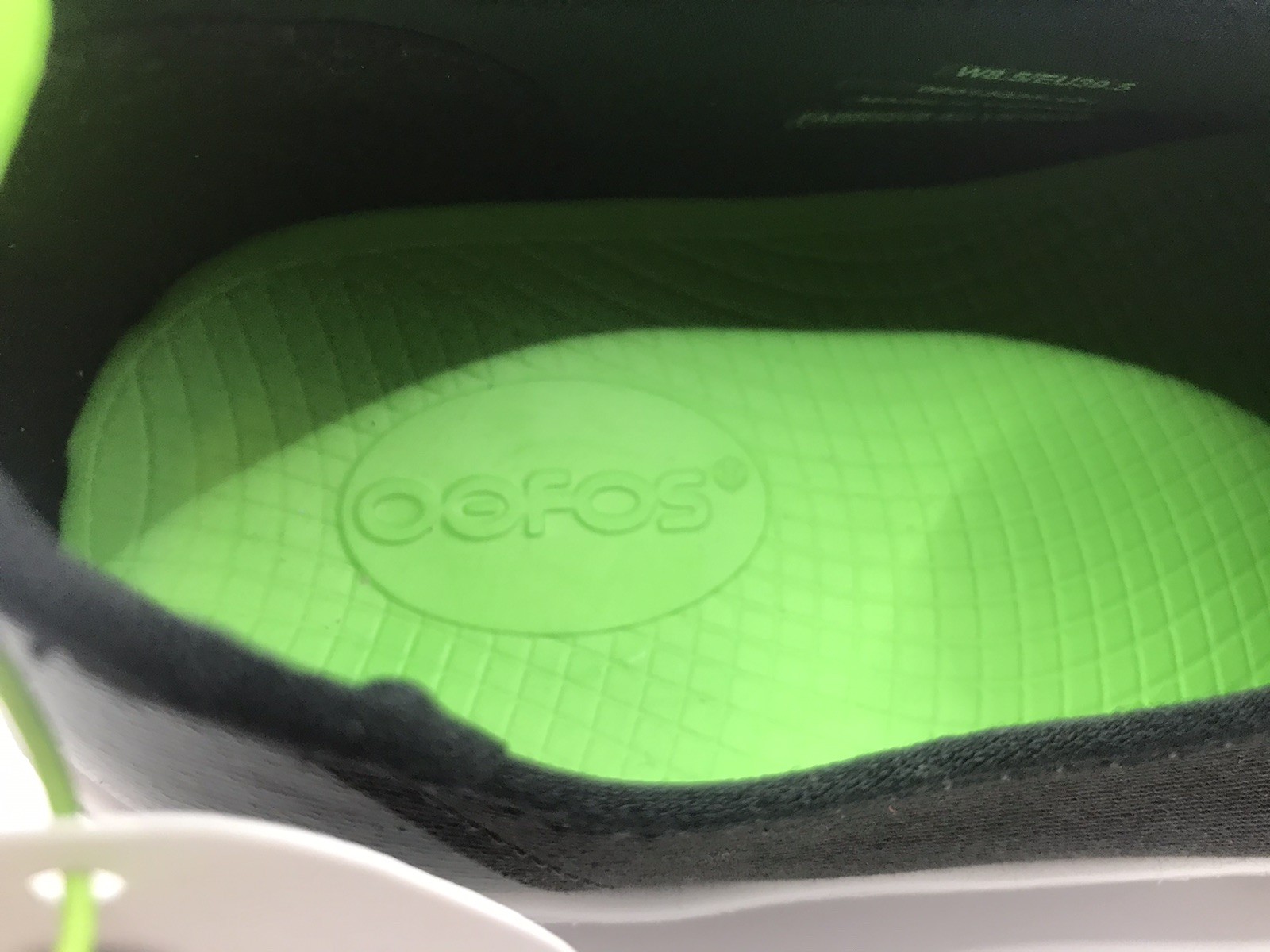 WOMEN’S OOFOS BLACK/WHITE OOMG EEZEE SLIP ON RECOVERY COMFORT SHOE SIZE 8.5 NWT