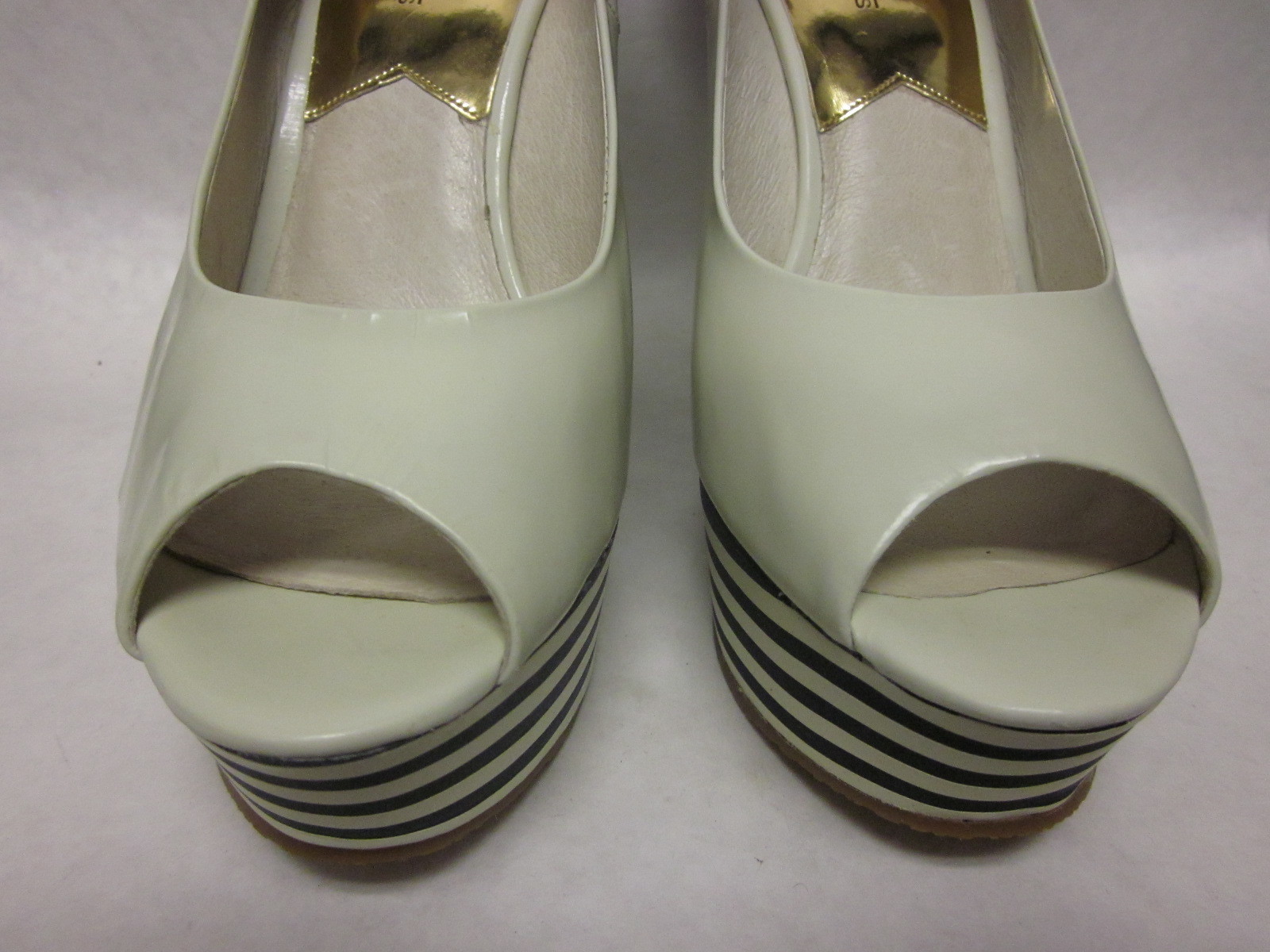 Michael Kors Adalia Patent Peep Toe Vanilla Platform Wedge Heel – size 9