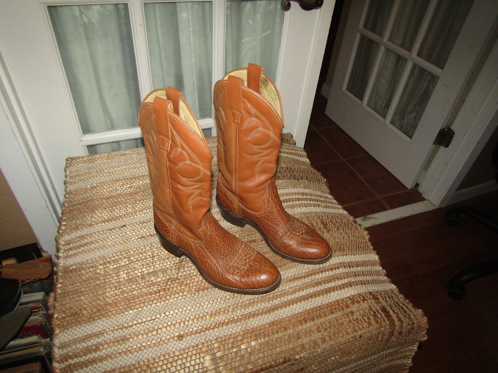 Vintage Wrangler Women’s size 6 M Light Brown Bullhide Leather Cowgirl Boots