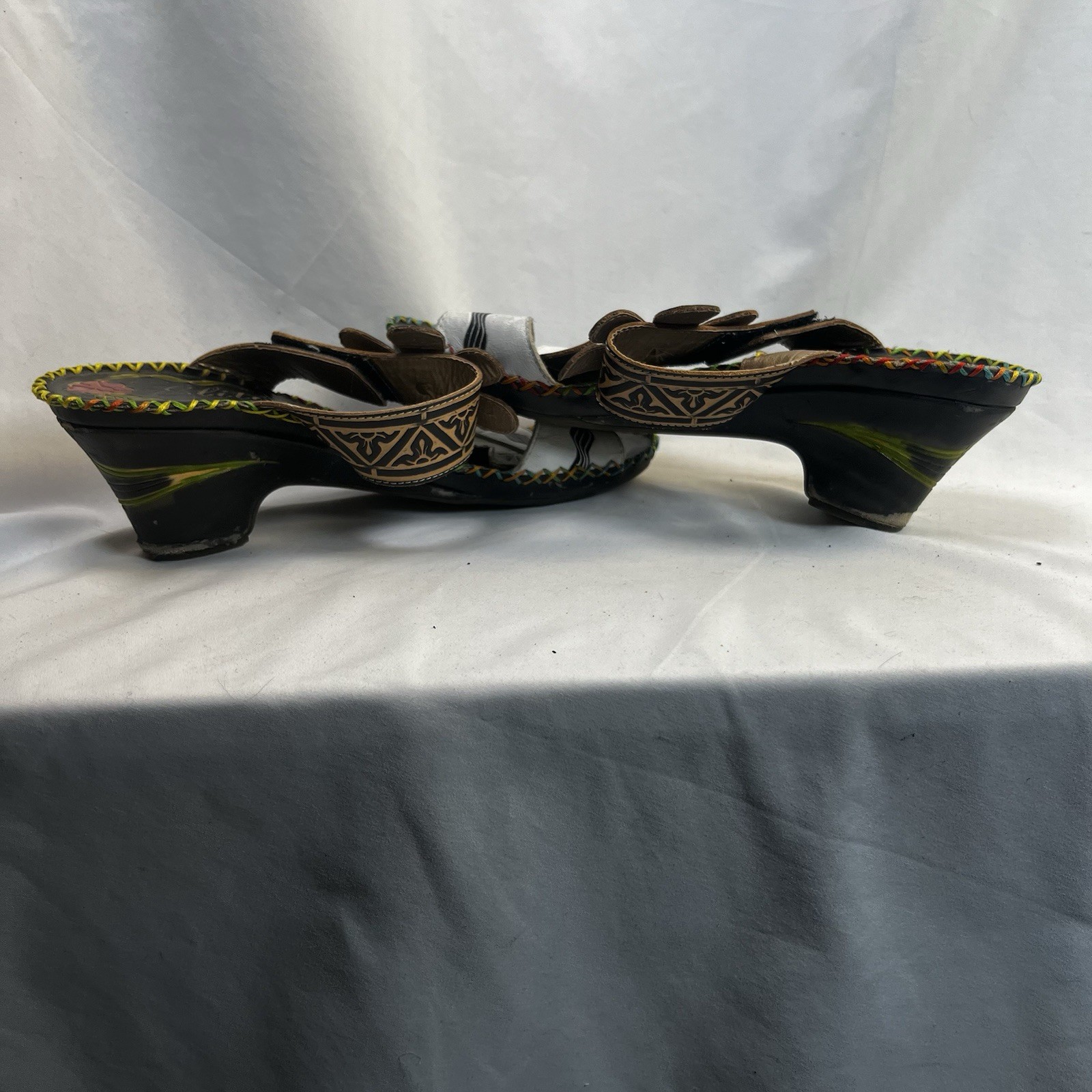 Elite by Corkys Kalua Floral Leather Sandal Size 10 Black Green White Brown