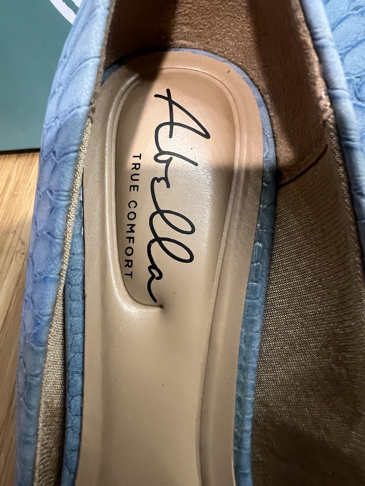 Abella True Comfort Women Blue 2.9” Heels US Size 8.5 Career Business Formal Y2K