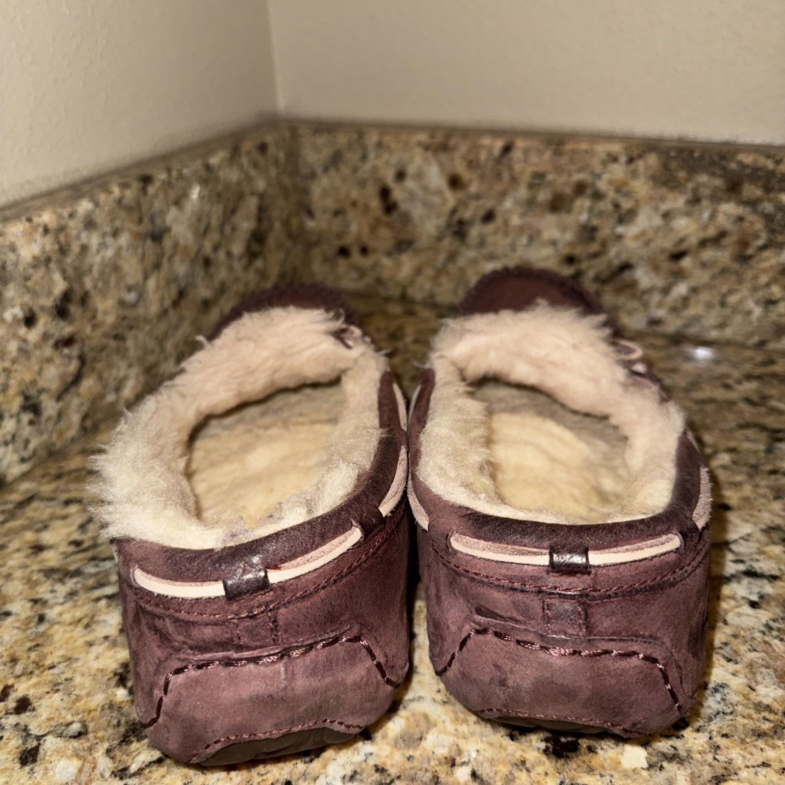 UGG Australia Moccasins Dakota Flores Pink Fushia Sheepskin Slippers Sz 8.5-9