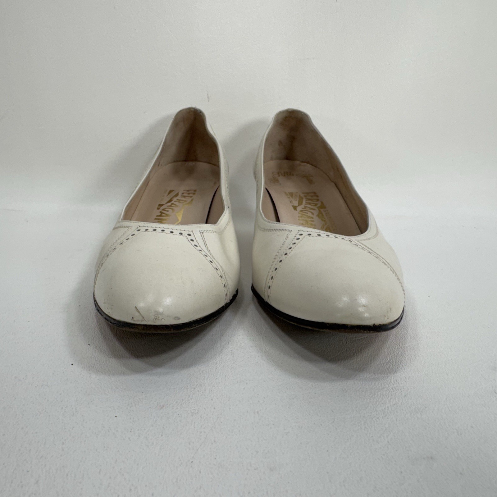 Vintage Salvatore Ferragamo Cream White Women’s Size 9 AAAA Pumps – See Details