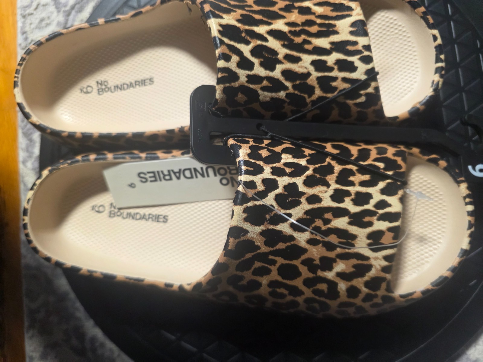 No Boundaries Cheetah print slide platform Sandals, NEW Size 9