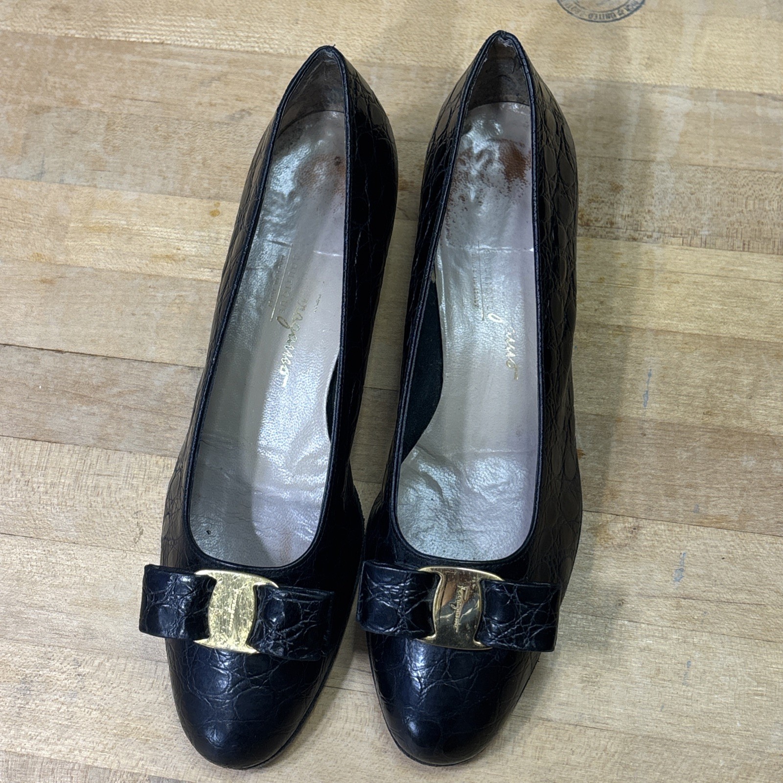 Vintage Salvatore Ferragamo Vara Black Croc Embossed Leather Pumps Sz 9B