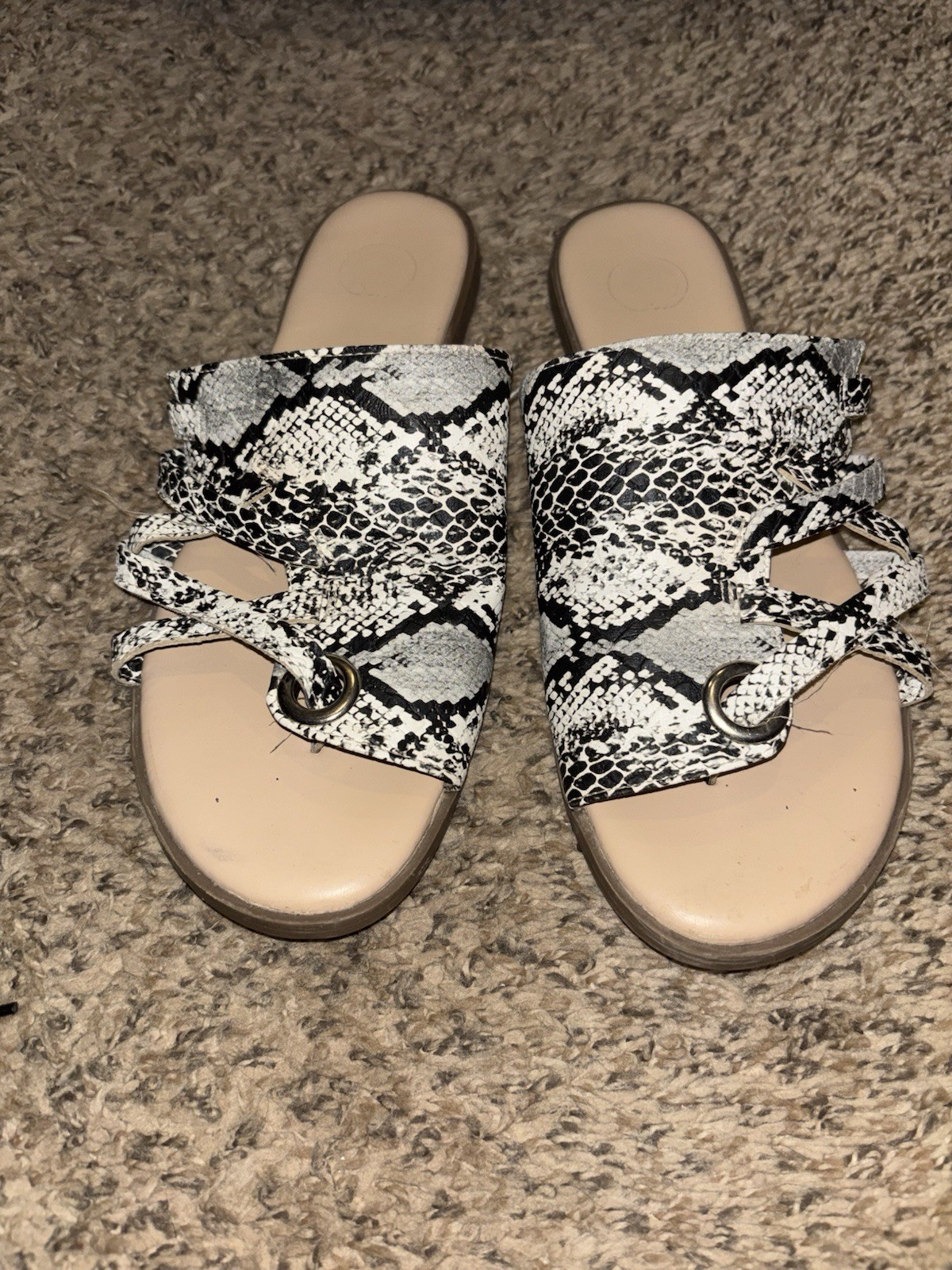 Journee Collection Women’s Hasten Brown Flat Sandals Shoes Size 6.5 Snake print