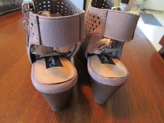 David Aaron – Wedge Heel, Faux Suede Mesh, Zip-Up Bootie Size 6