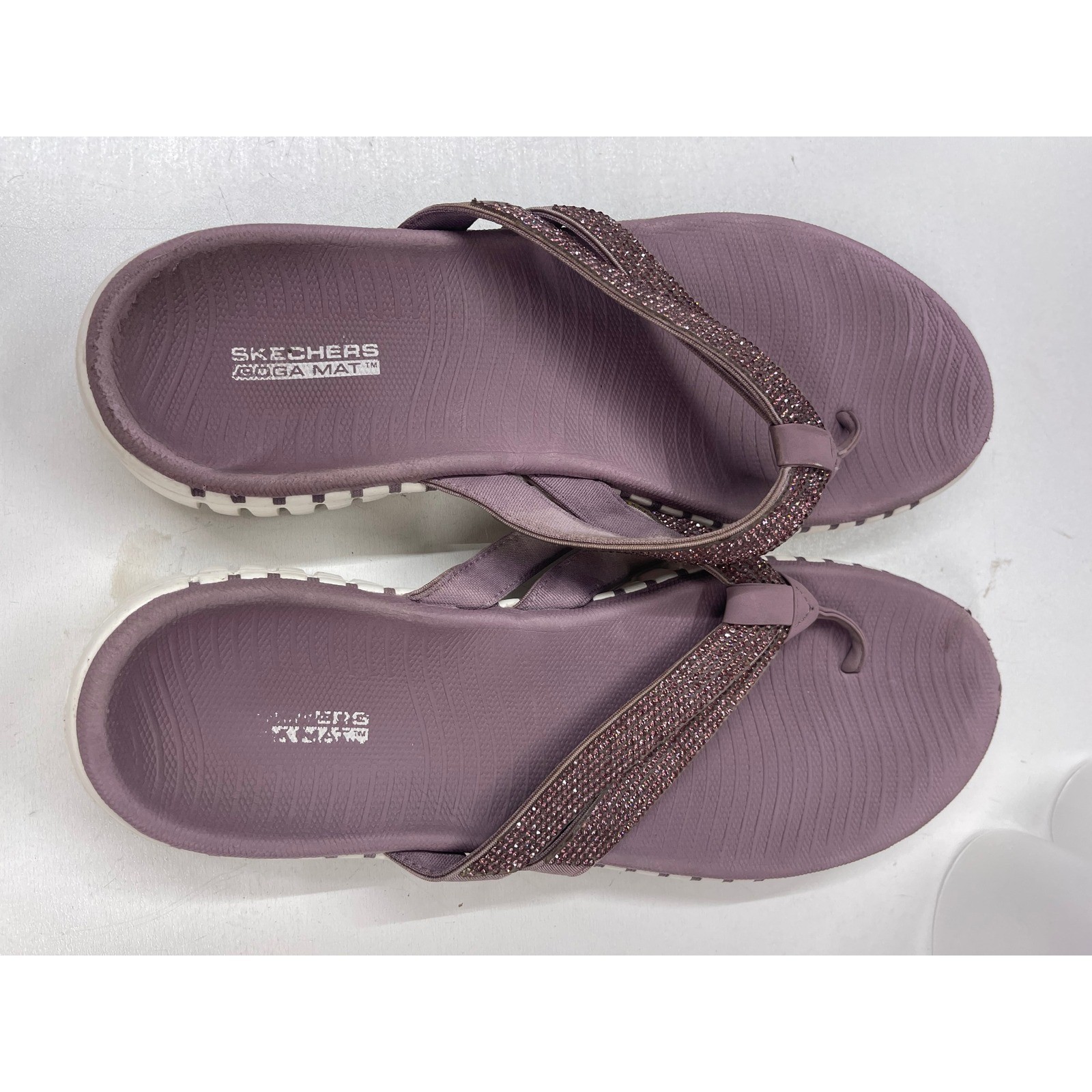 Skechers Go Walk Goga Mat Rhinestone Flip Flop Sandals Purple Mauve Womens 10