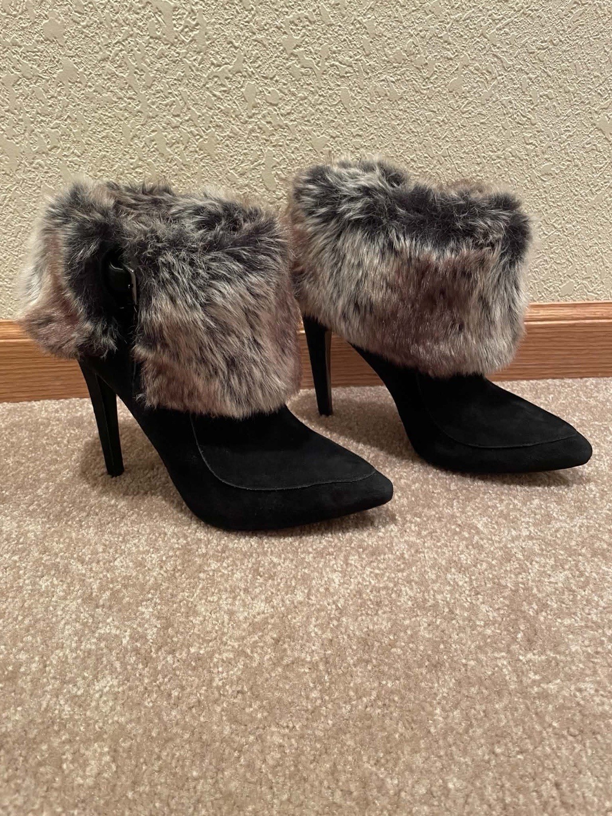Via Spiga Black Suede Pointed Toe Stiletto Heels Faux Fur Trim 8M