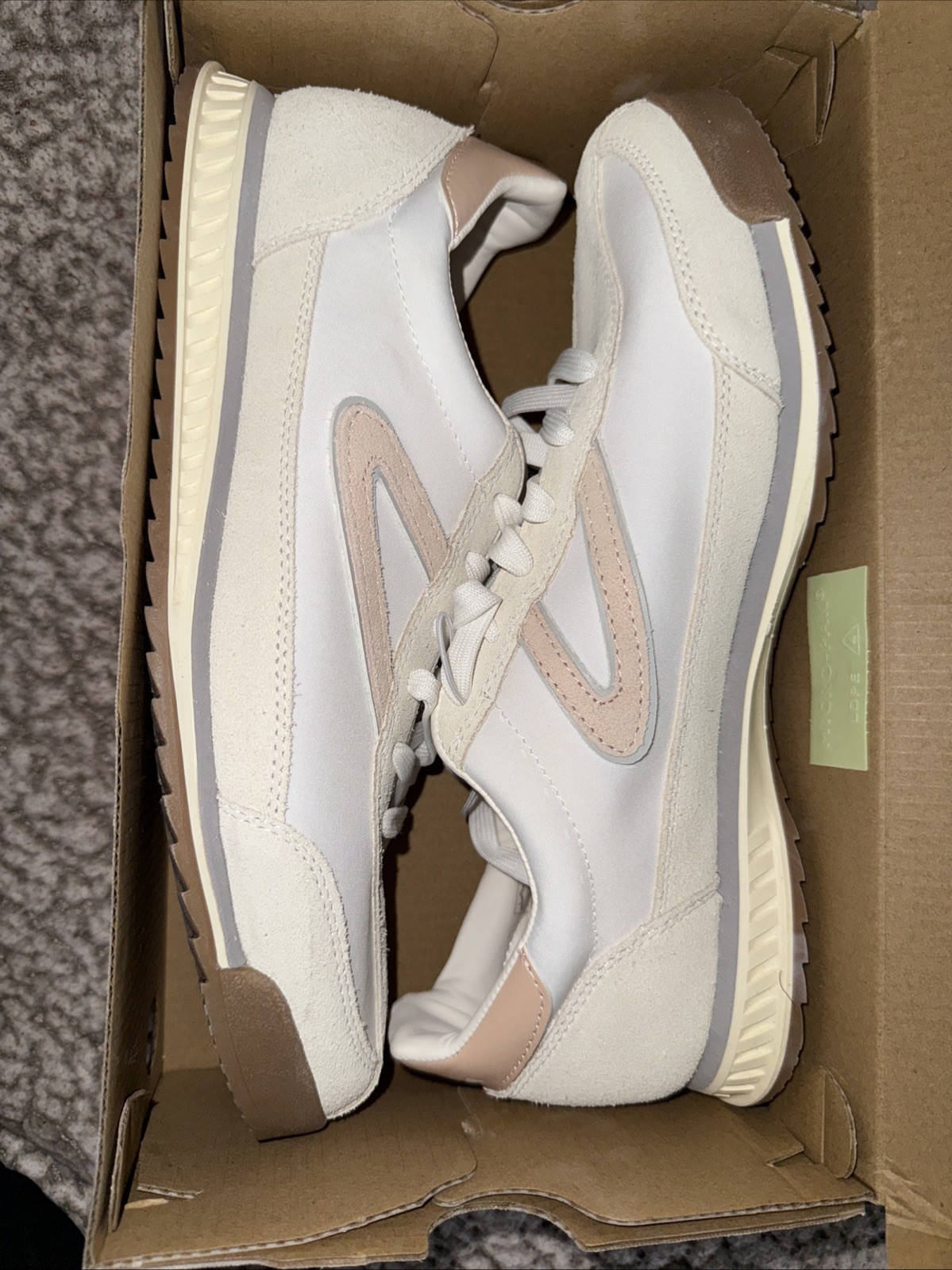 Tretorn Women’s 11M Hailey Sneakers White & Pink Leather Upper size 11 Costco