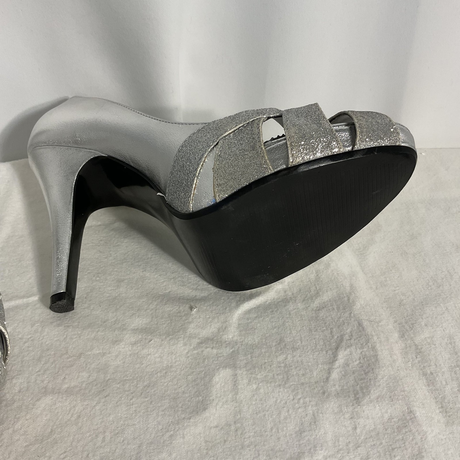Lulu Townsend Silver Glitter High Heels Size 8.5