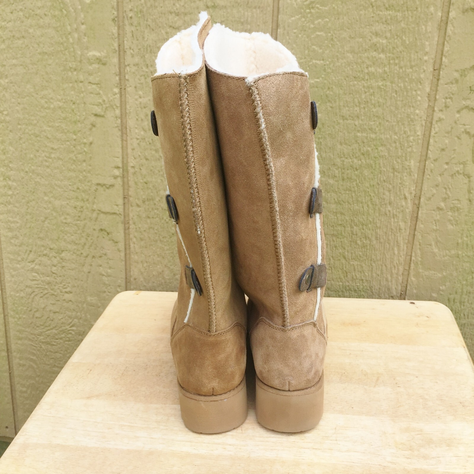 Mismatched Bear Paw Hayden Woman Boots Size US 7 Right & 8 Left Brown Suede NEW