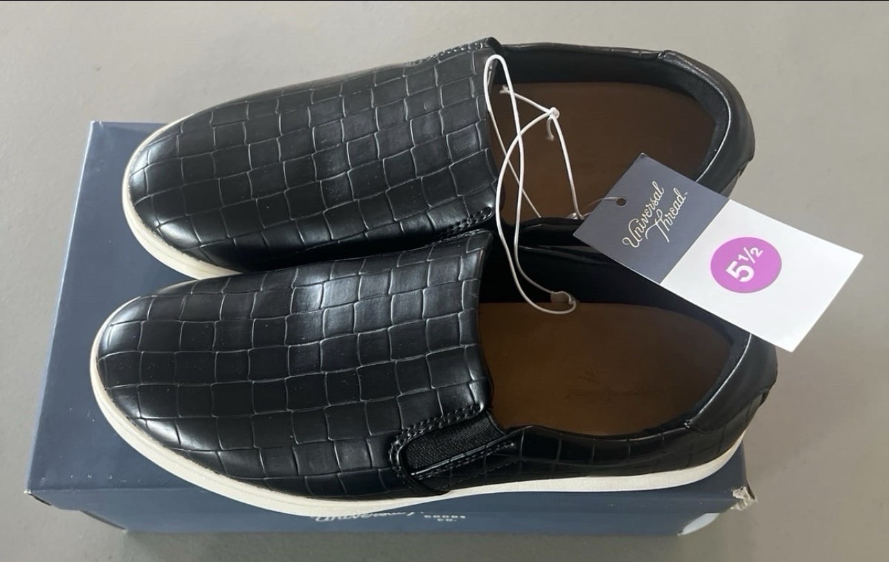 Universal Thread Kelsey Women’s Black Croc Embossed Slip-On Low Top US 5.5