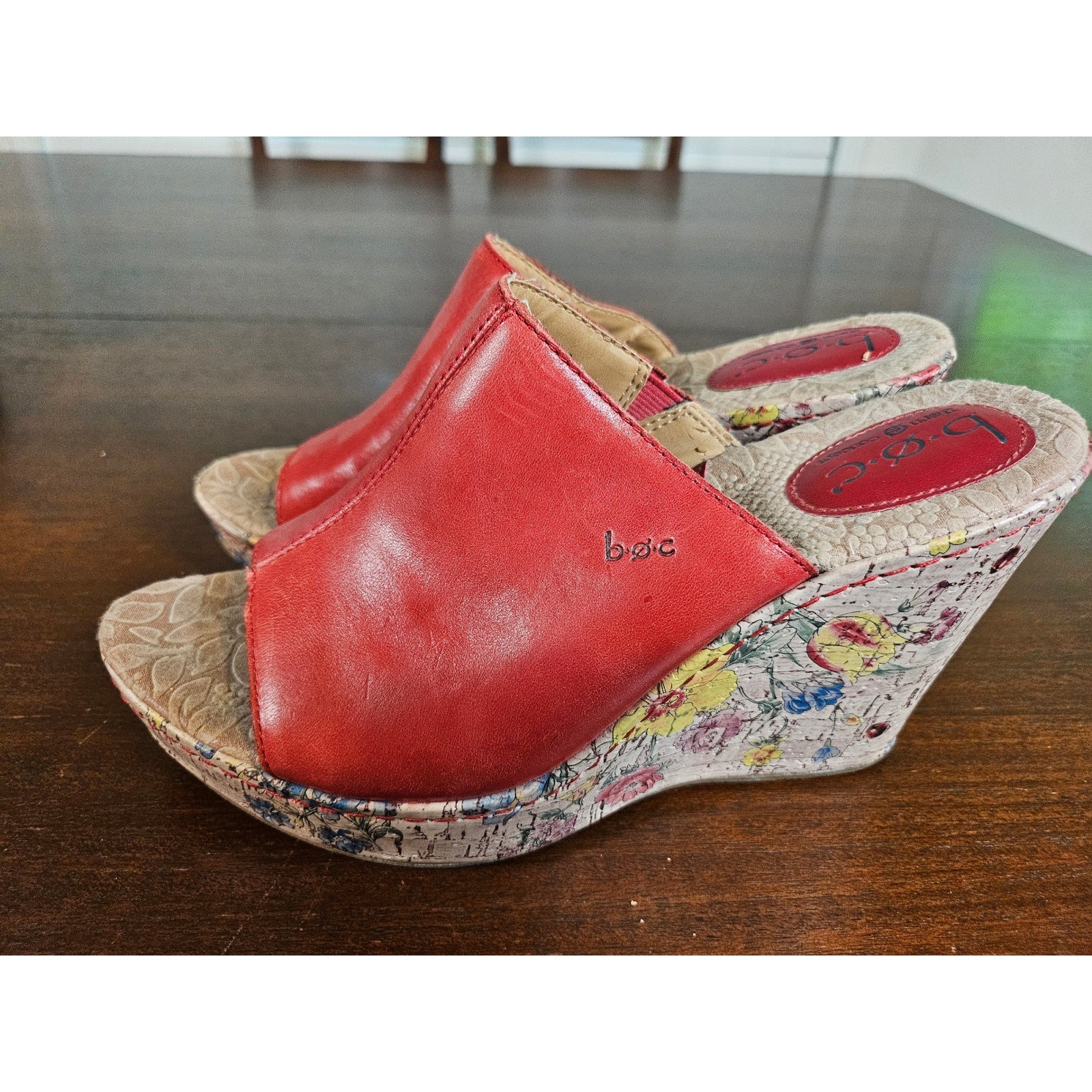b.o.c. Wedge Sandals Womens 9 Red Floral Cork Print Leather Open Toe Mules