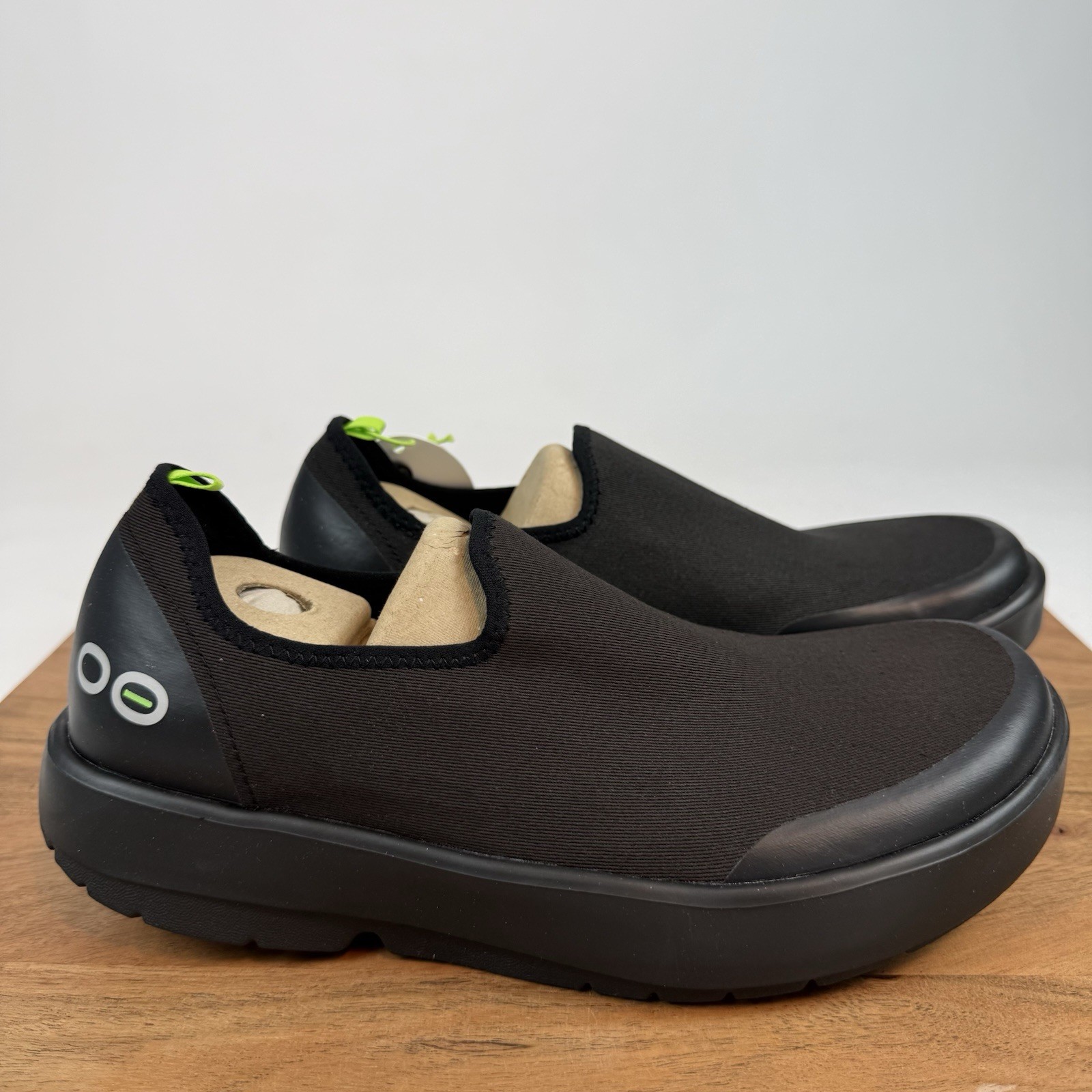 New Womens Oofos Oomg Eezee Black Athletic Low Recovery Pull On Shoes Size 10