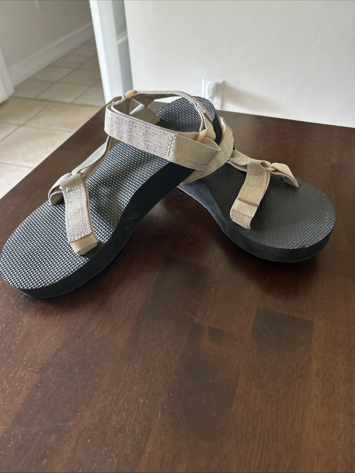 Teva Midform Universal Women’s 8 Metallic Champagne Gold Platform Sandals