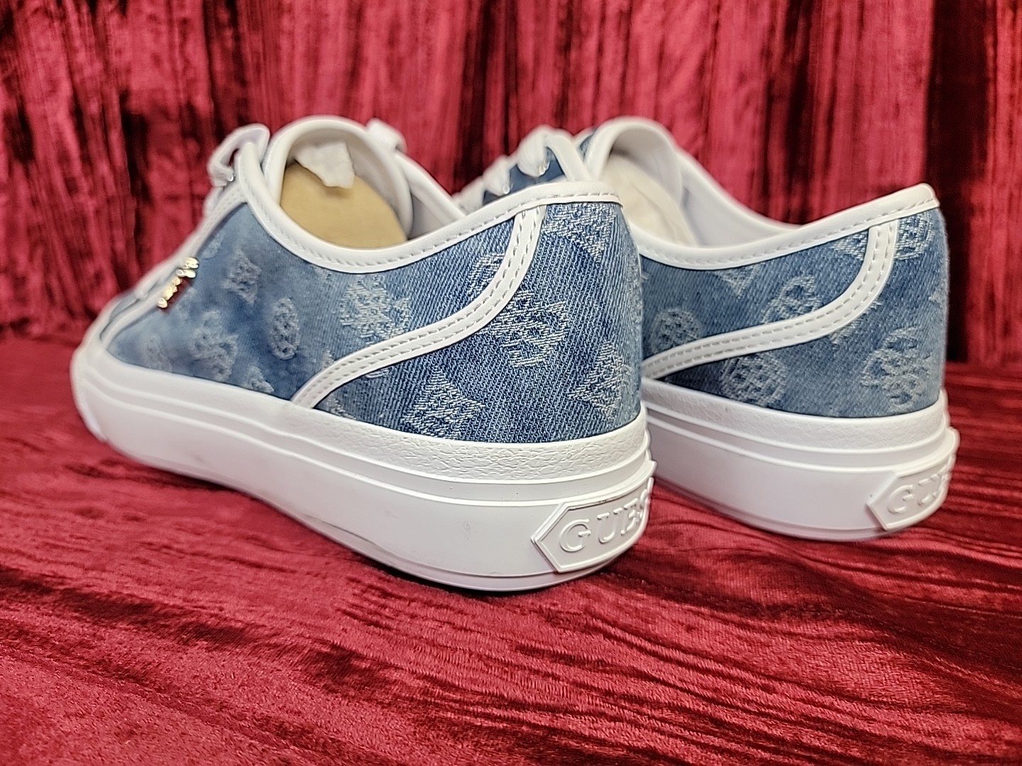 GUESS Women’s 10 Jelexa casual shoe Sneaker Medium Blue 420 new no box style