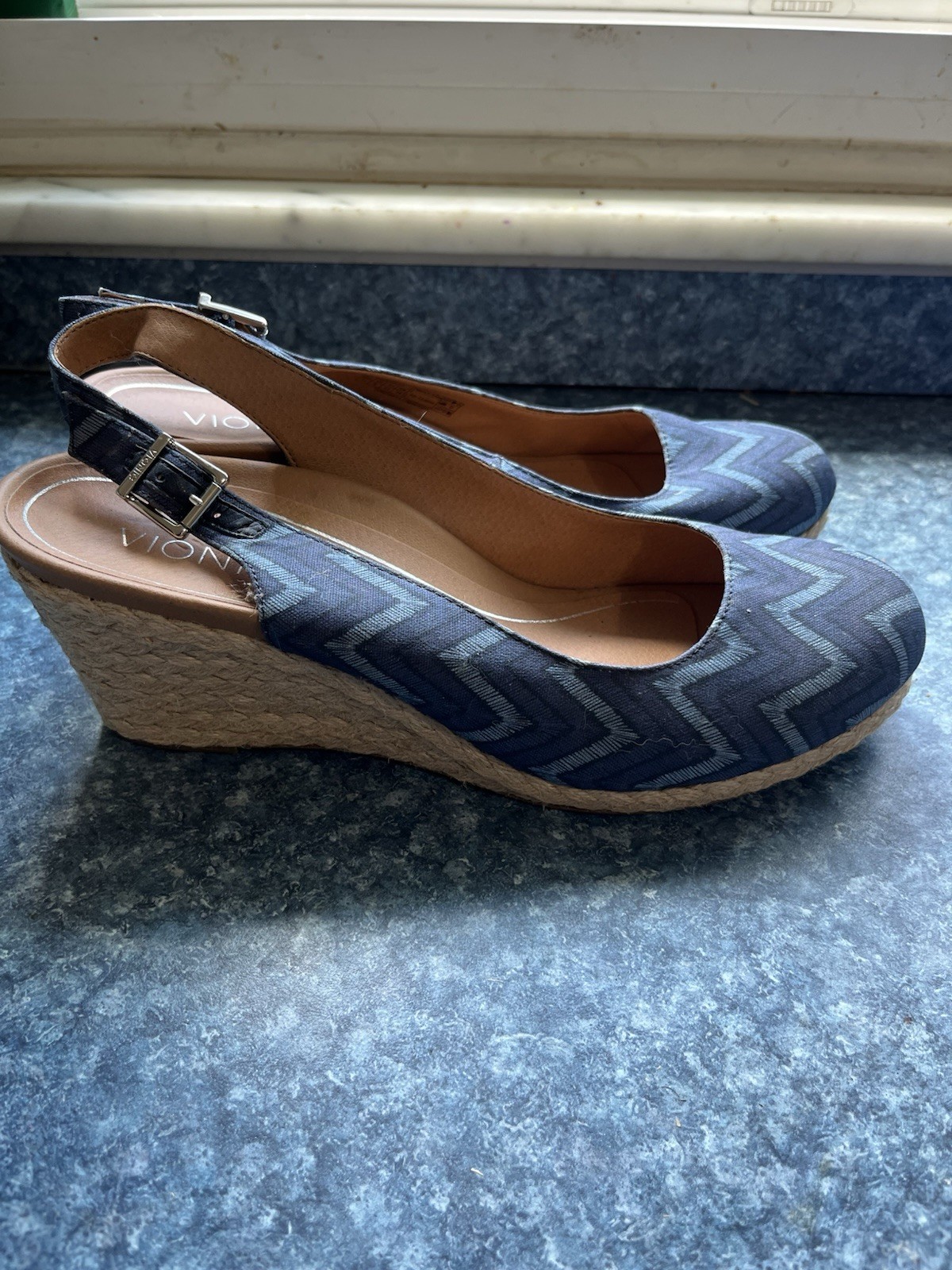 Vionic Carolina Blue Chevron Wedge Slingback sz 11 Summer Resort
