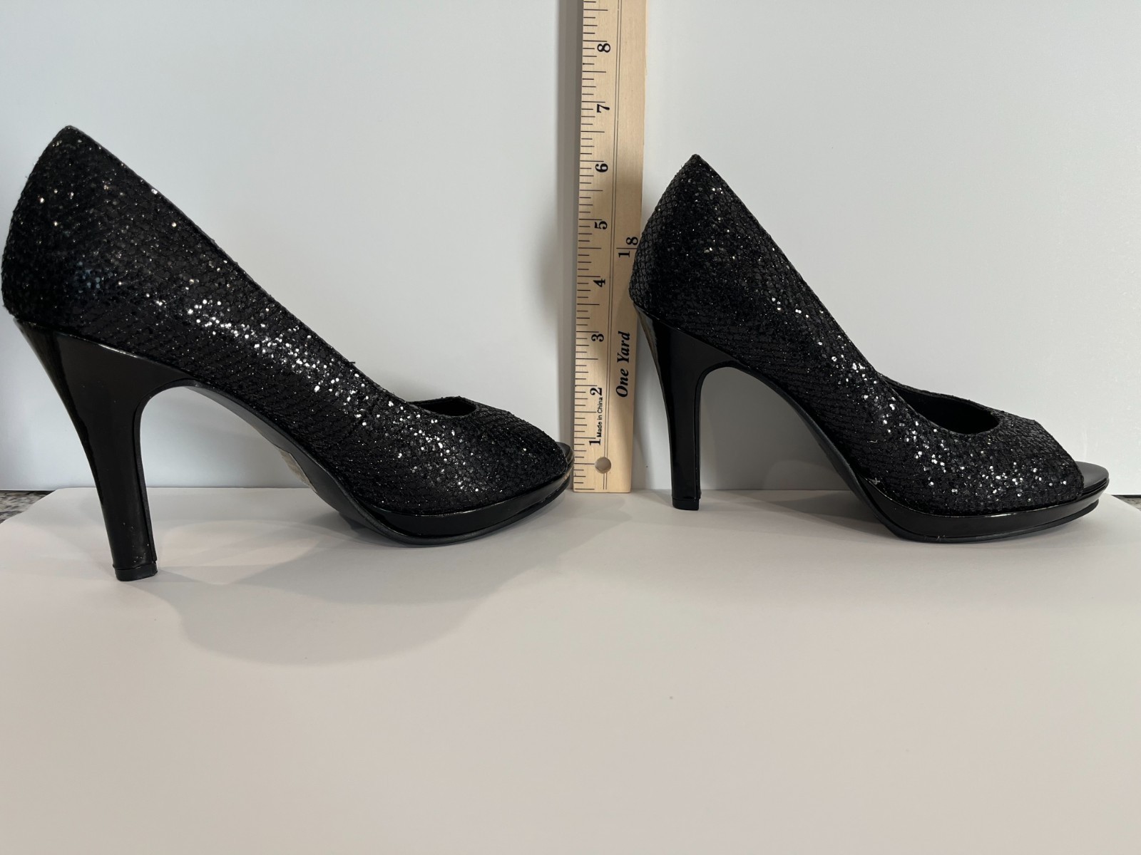 Dyeables Sari Womens Glitter Platform Pump Size 6B Black Shoes Great Condition