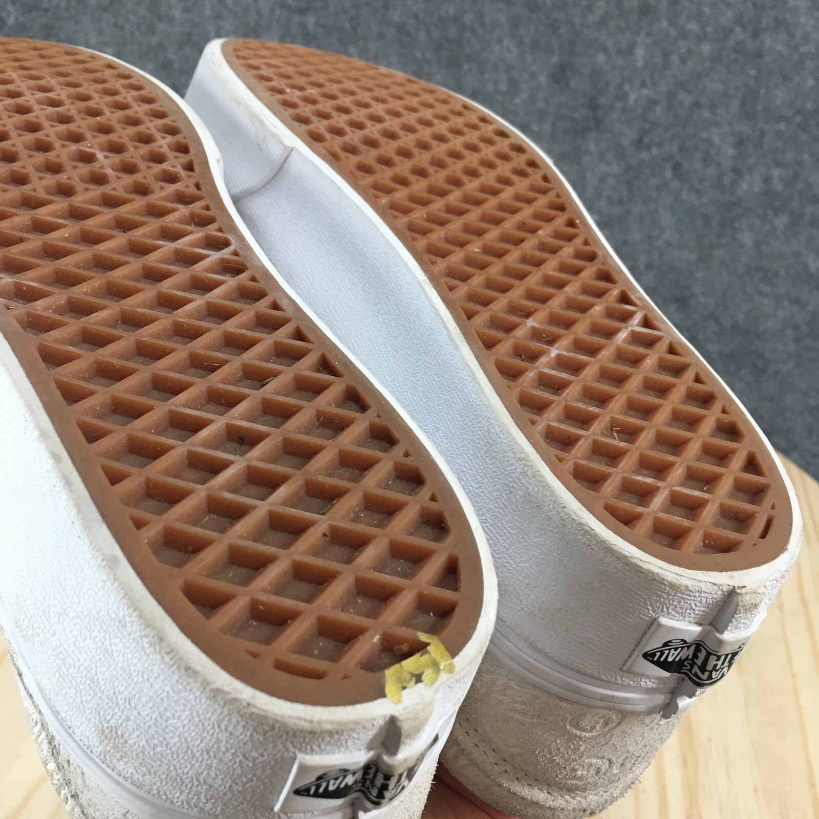 Vans Shoes Womens 10 Mens 8.5 Deboss Old Skool Sneakers Beige Lace Up Low 721356