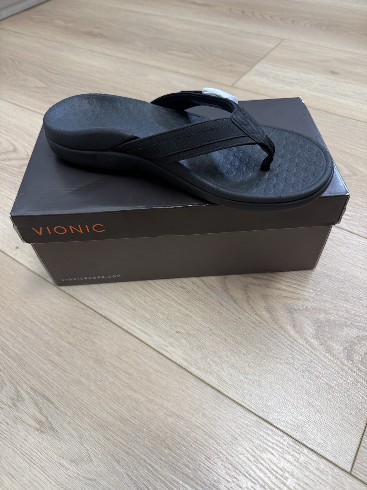 NWT Vionic Tide Patty Black Flip Flop sandals women’s 7