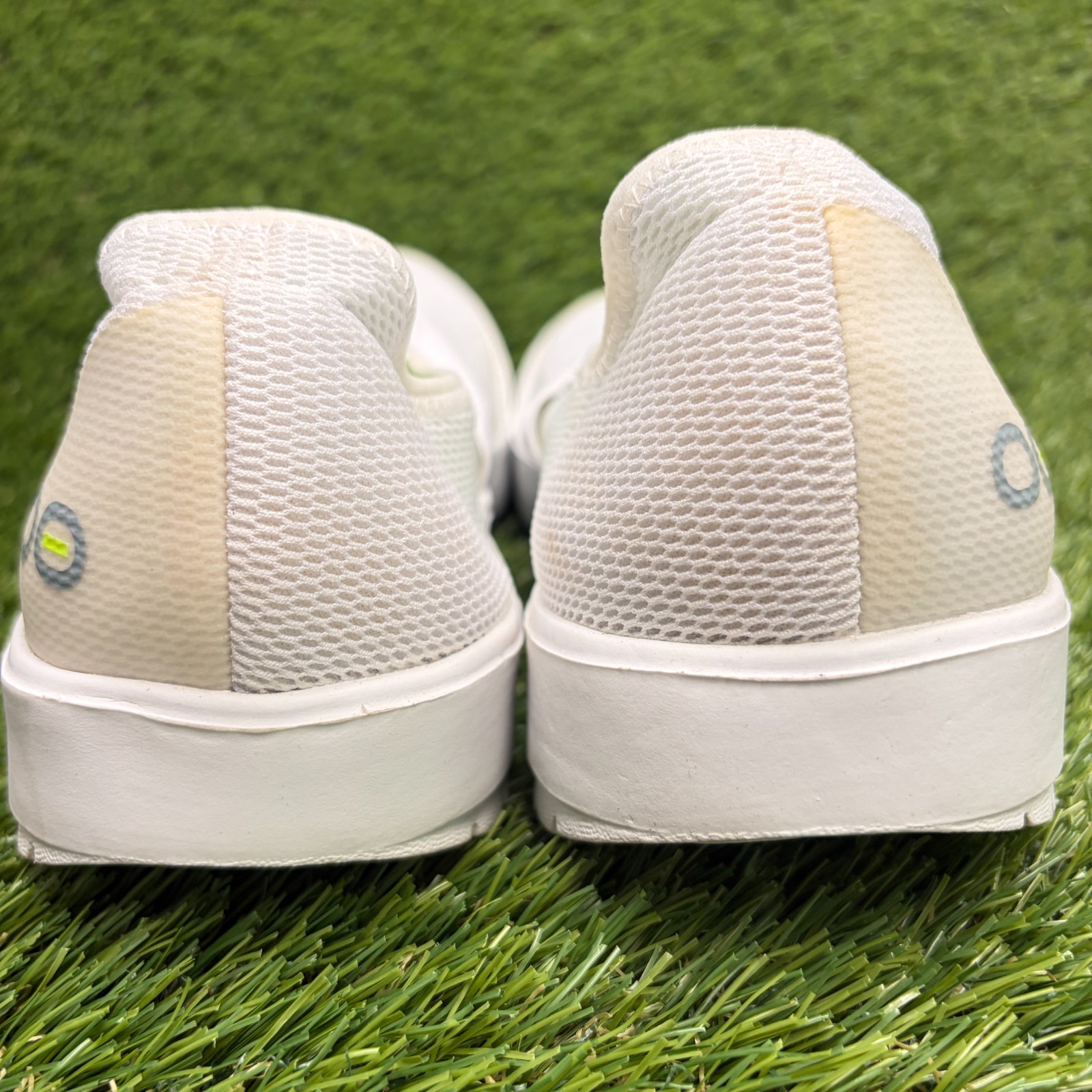 OOFOS OOmg eeZee Low Womens Size 11 White Casual Walking Slip On Recovery Shoes