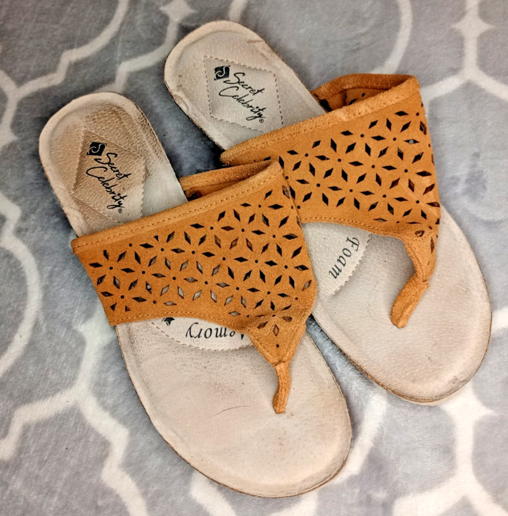 Secret Celebrity Ladies Memory Foam Wedge Sandals Slip On Brown/Tan 7 1/2
