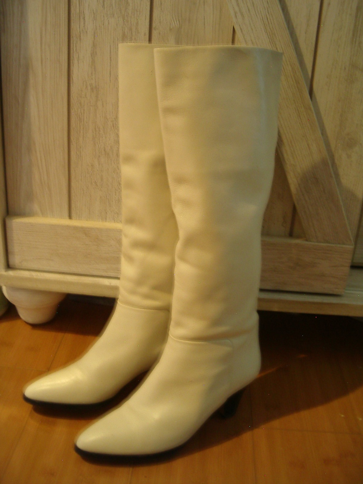 Beautiful, Well Crafted, Cream/Ivory Color Italian Knee HIgh Boots – Size 6M