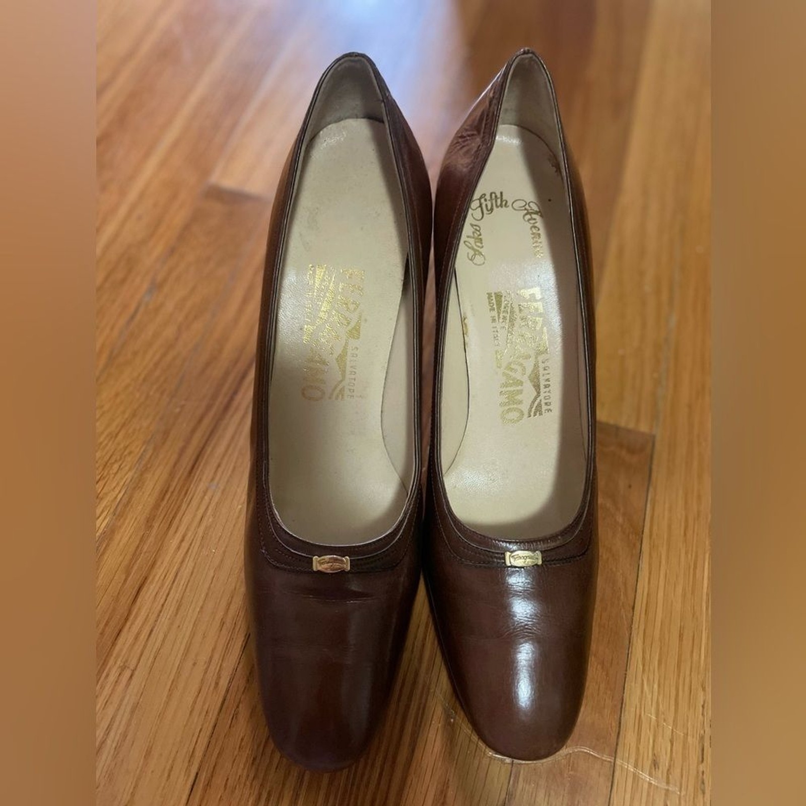 Salvatore Ferragamo brown low heel leather pumps size 9 AAA