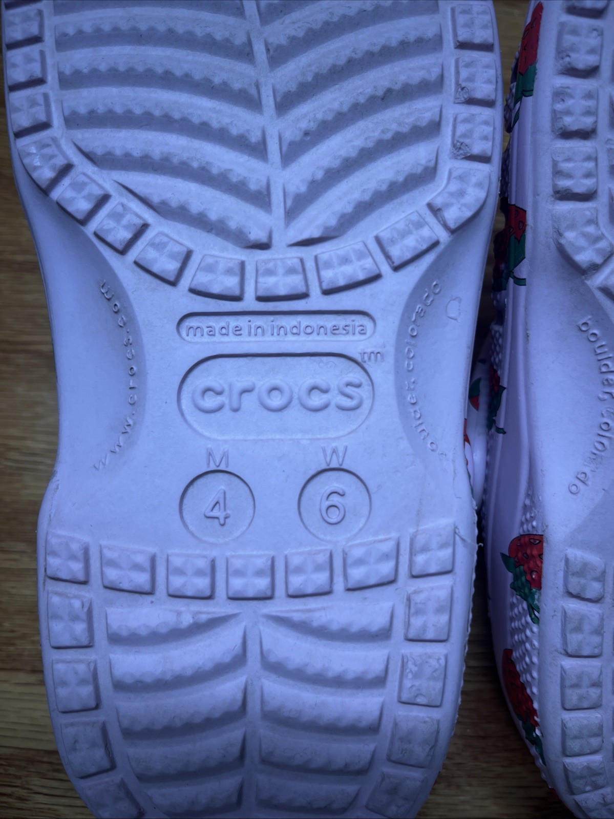 ADULT UNISEX CROCS BAYA SEASONAL CLOG. WATER-FRIENDLY SANDALS.SZ M 10/W12