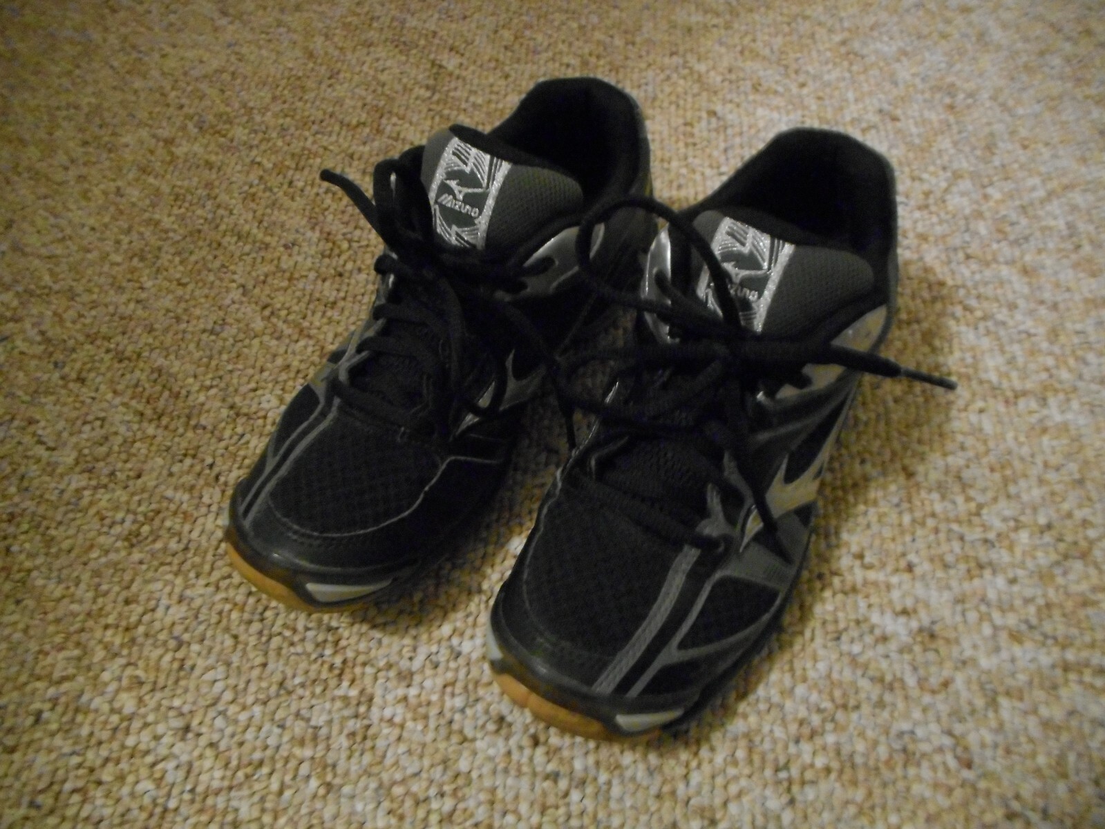 Mizuno Wave Bolt 6 Women’s Athletic Volleyball Shoes Size 7.5