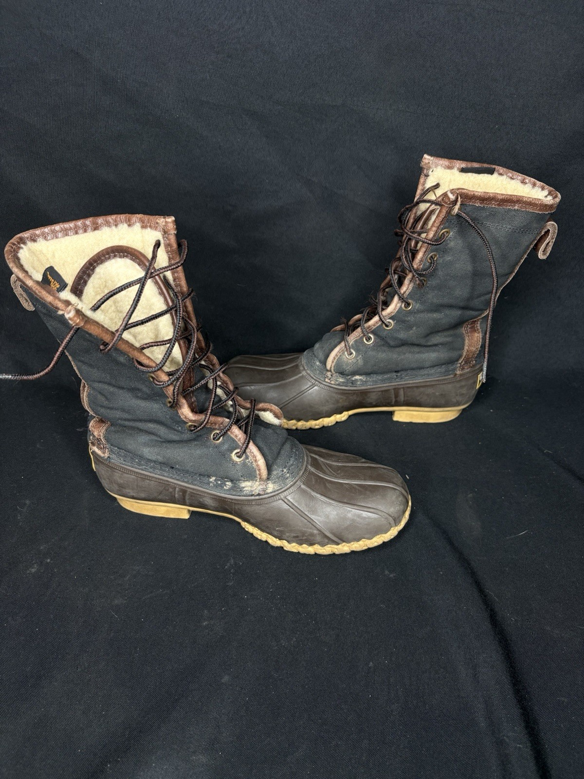 LL Bean Signature BlackWaxed Canvas Maine Hunting Boot Size 7 W Shearling Lined