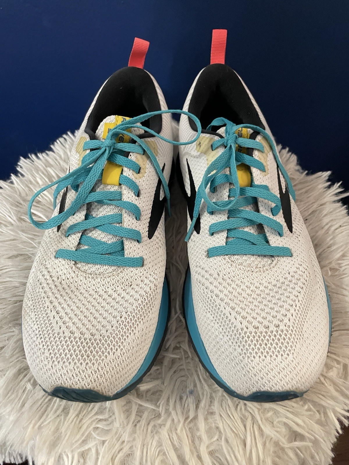 Brooks Revel 5 Women’s Size 8.5 Running Shoes White Blue Athletic Sneakers