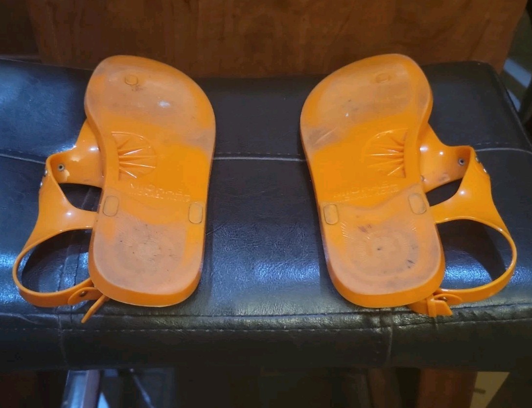 MICHAEL KORS MK PLATE ICONIC JELLY LOGO ORANGE THONG SANDALS 7.5