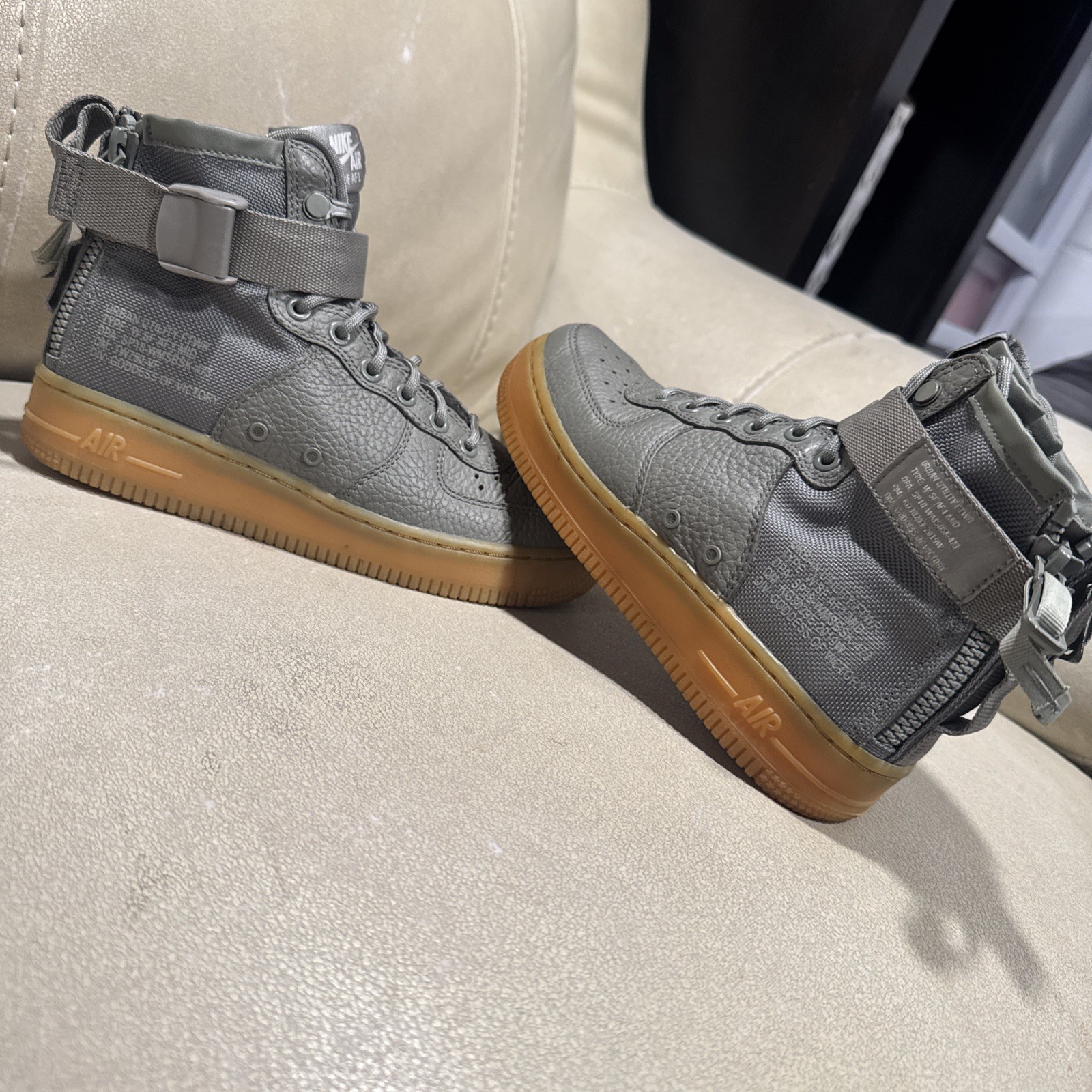 Nike Women’s SF Air Force 1 Mid aa3966-004 Dark Stucco sneakers women’s 6.5
