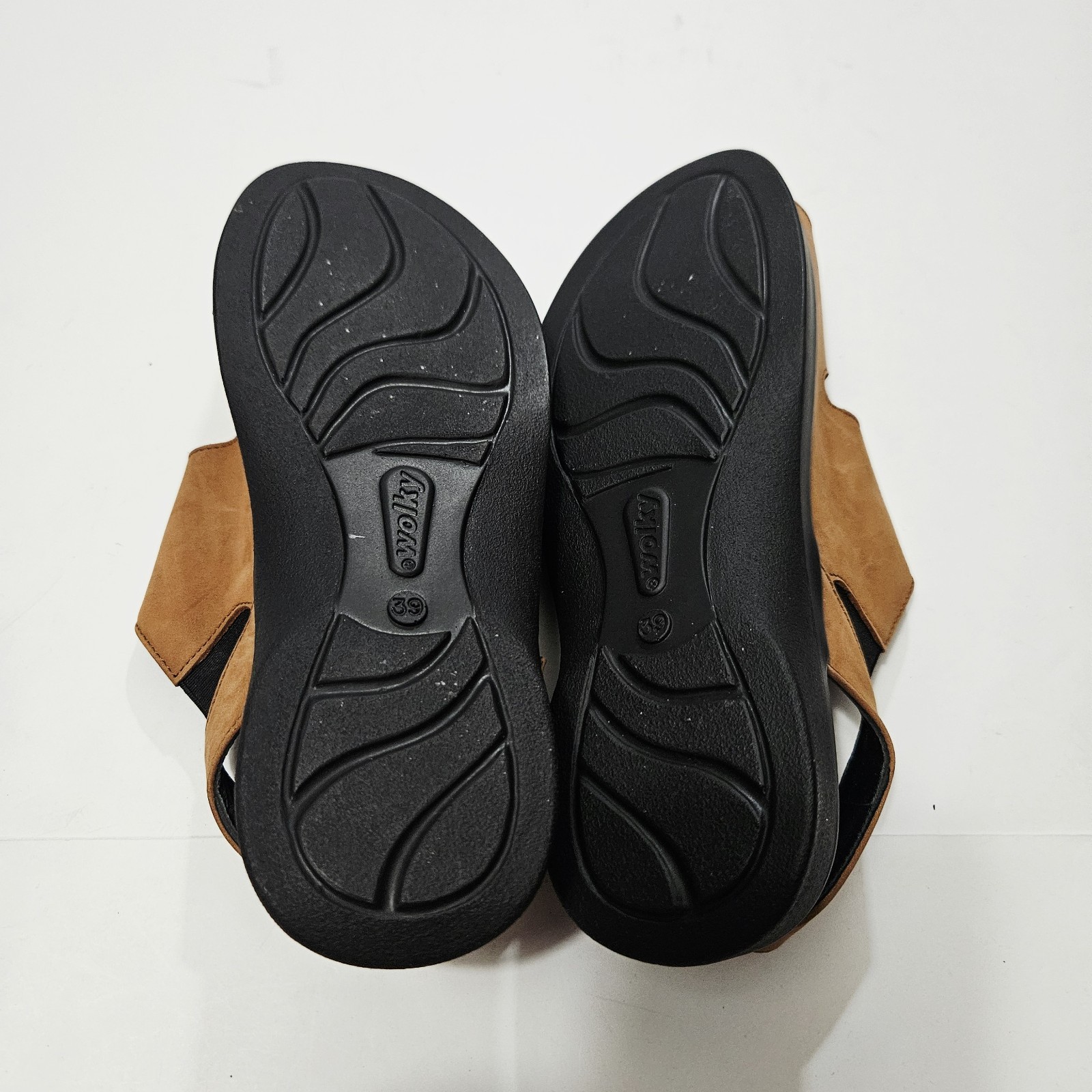 Wolky Size EU 39 / US 8.5 Women’s Leather Comfort Strap Sandals Shoes