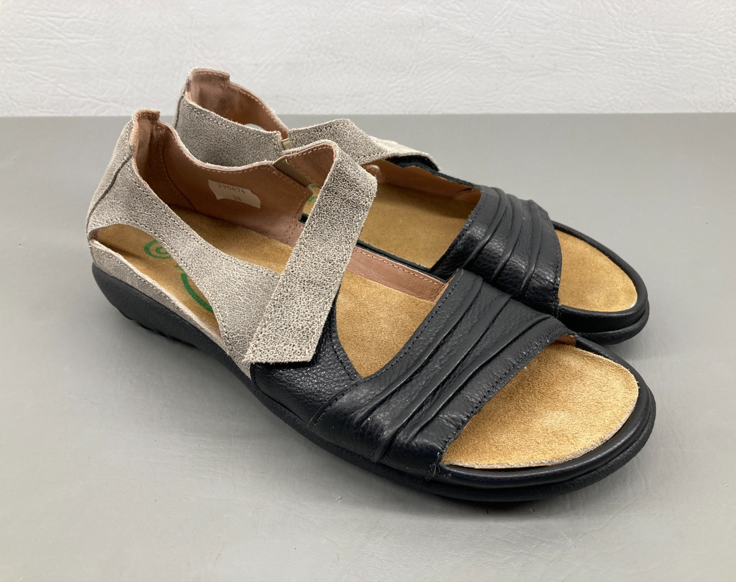 Naot Womens Papaki Sandals Size 38 US 7-7.5 Black & Gray Leather Comfort Summer