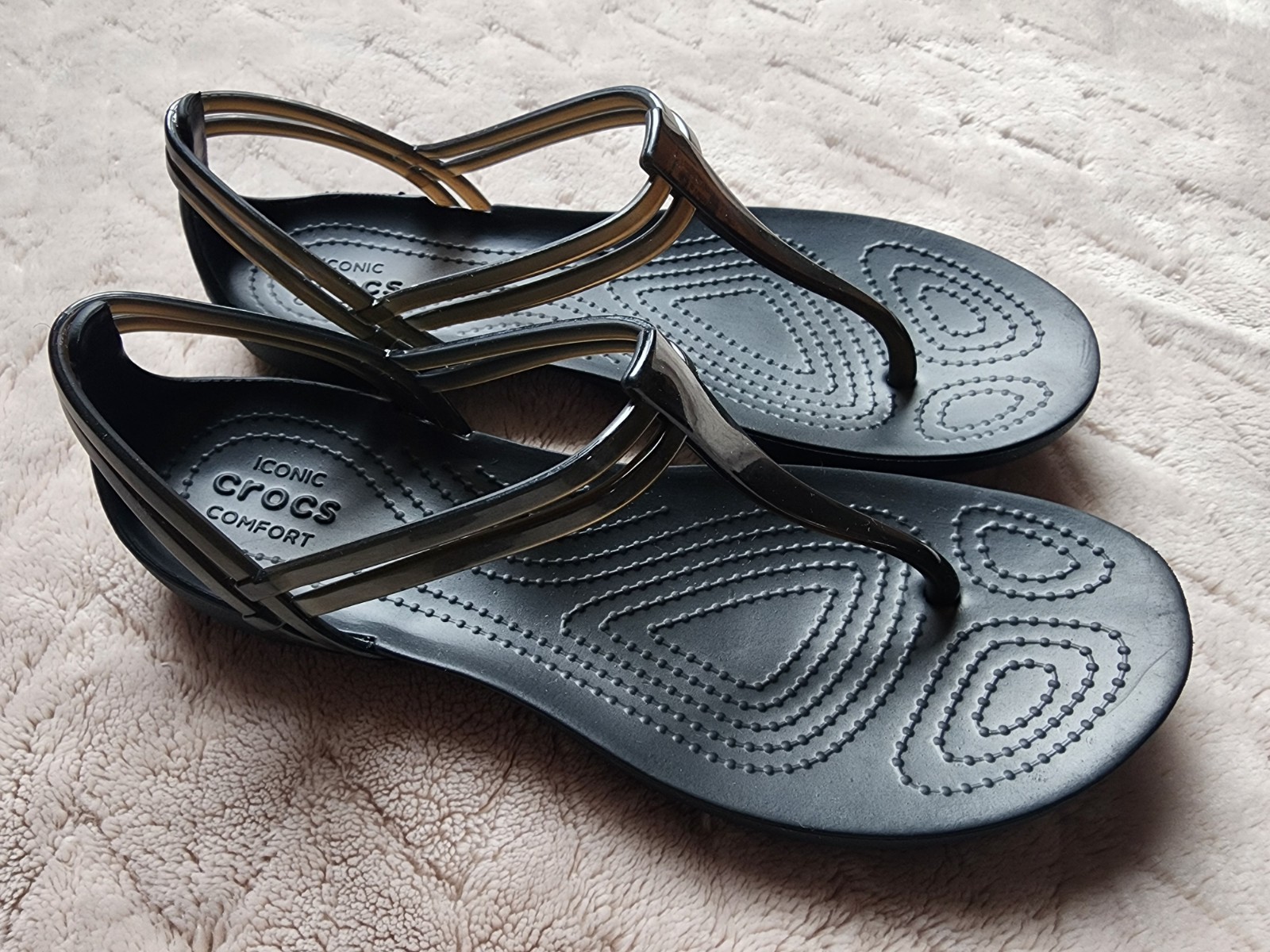 Crocs Isabella T-Strap Black Sandals Womens Size 4