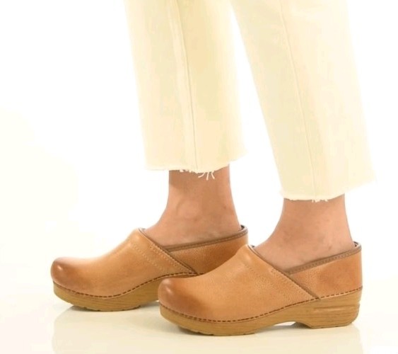 DANSKO PROFESSIONAL TAN BURNISHED SUEDE CLOGS 106-641212 WOMEN EU 41 US 10.5 /11