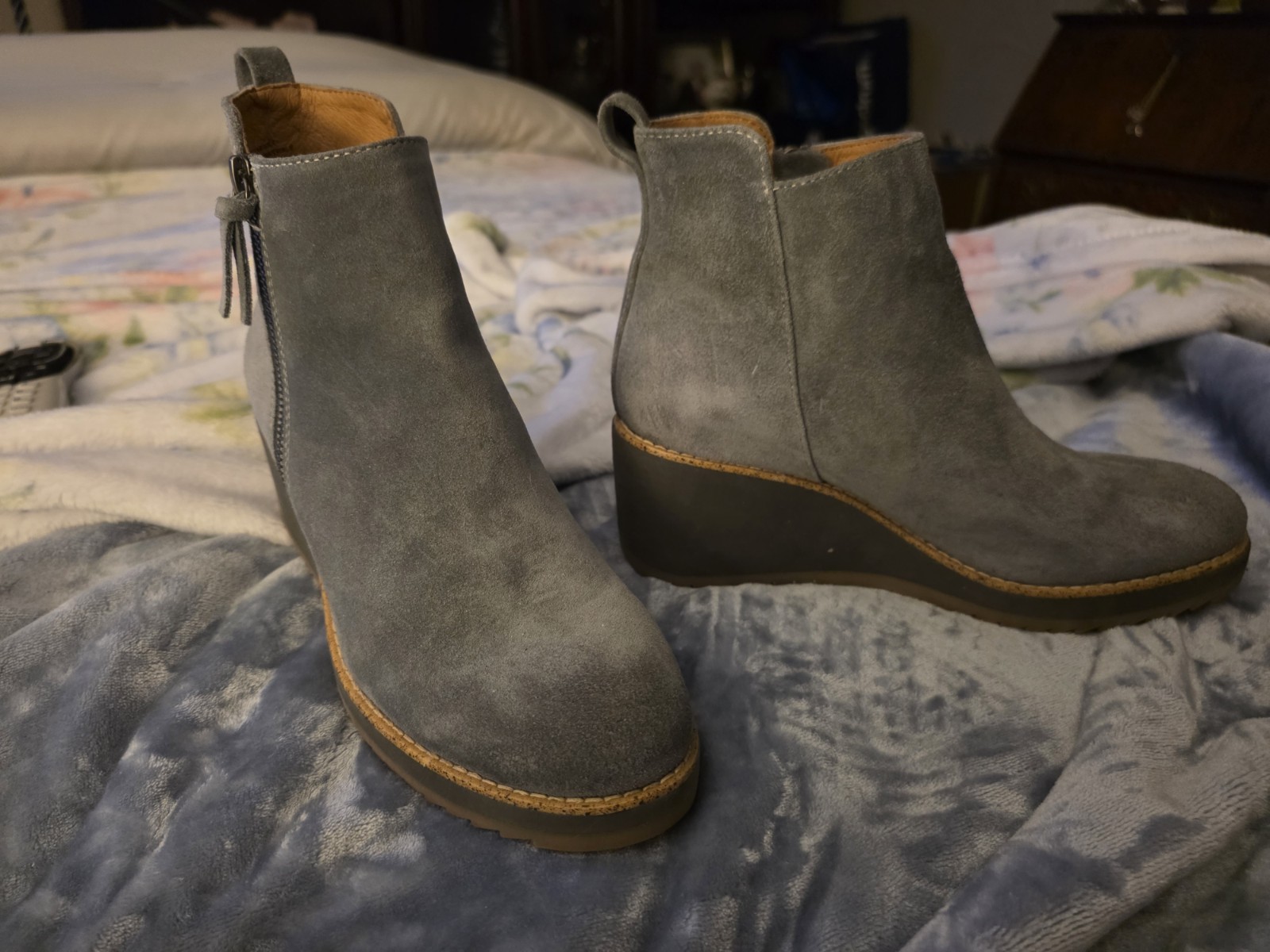 Sofft Emeree Womens Sz 8 Shoes Gray Leather Suede Wedge Pull On Ankle Bootie