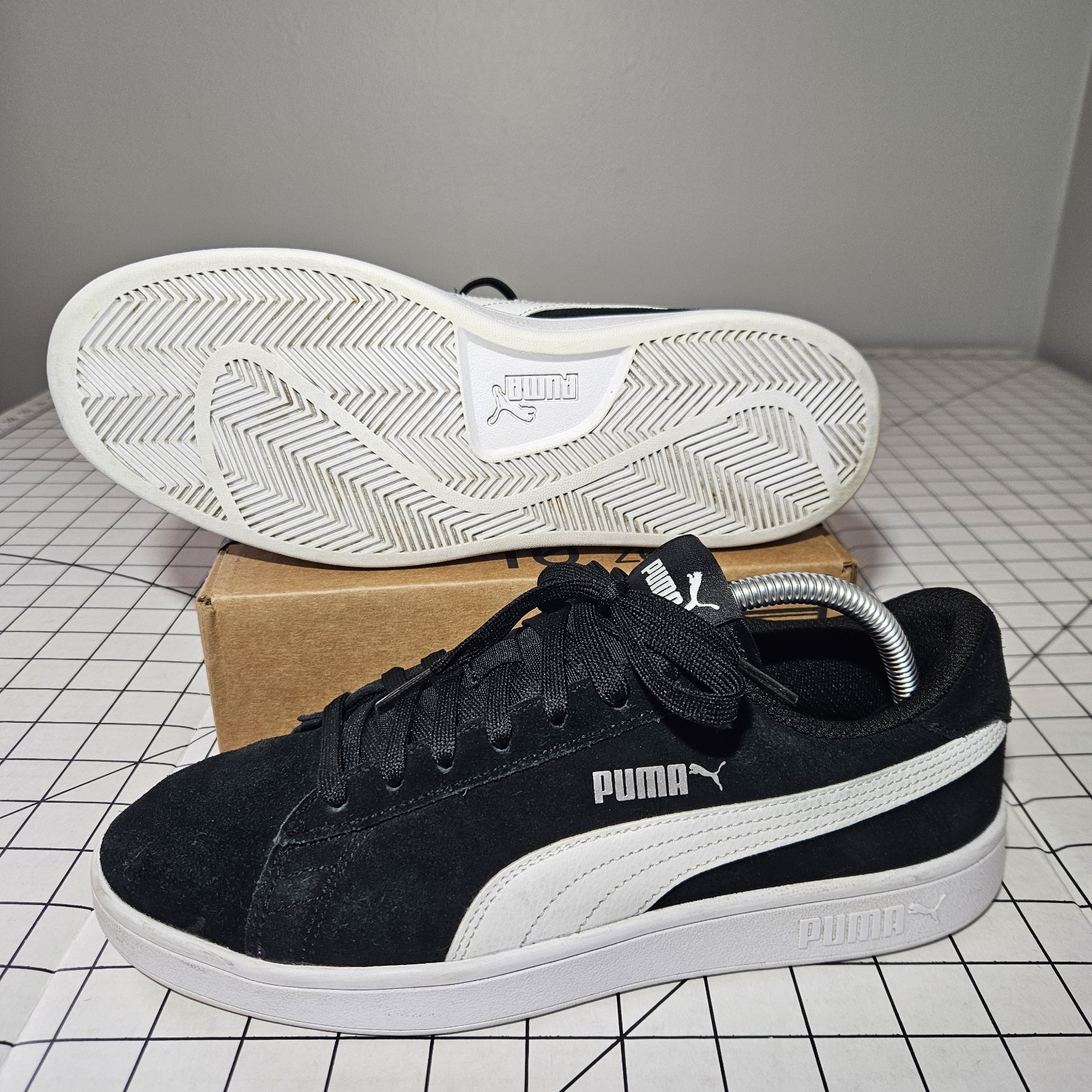 PUMA Smash v2 Womens 8 Black White 386436-01 Classic Court Skate Walking Shoes