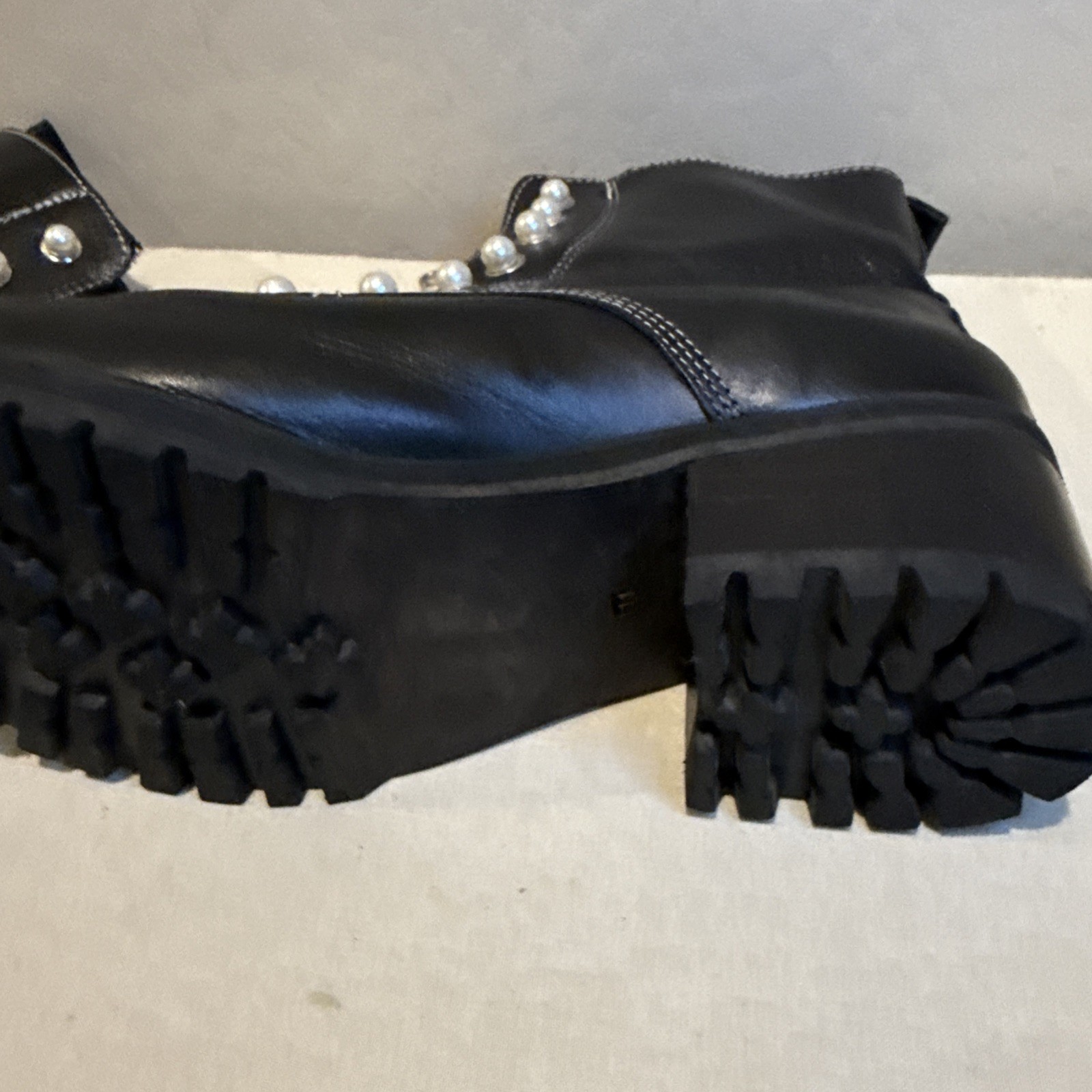Steve Madden Granite Pearl Zip Front Black Leather Boots Women’s Size 11
