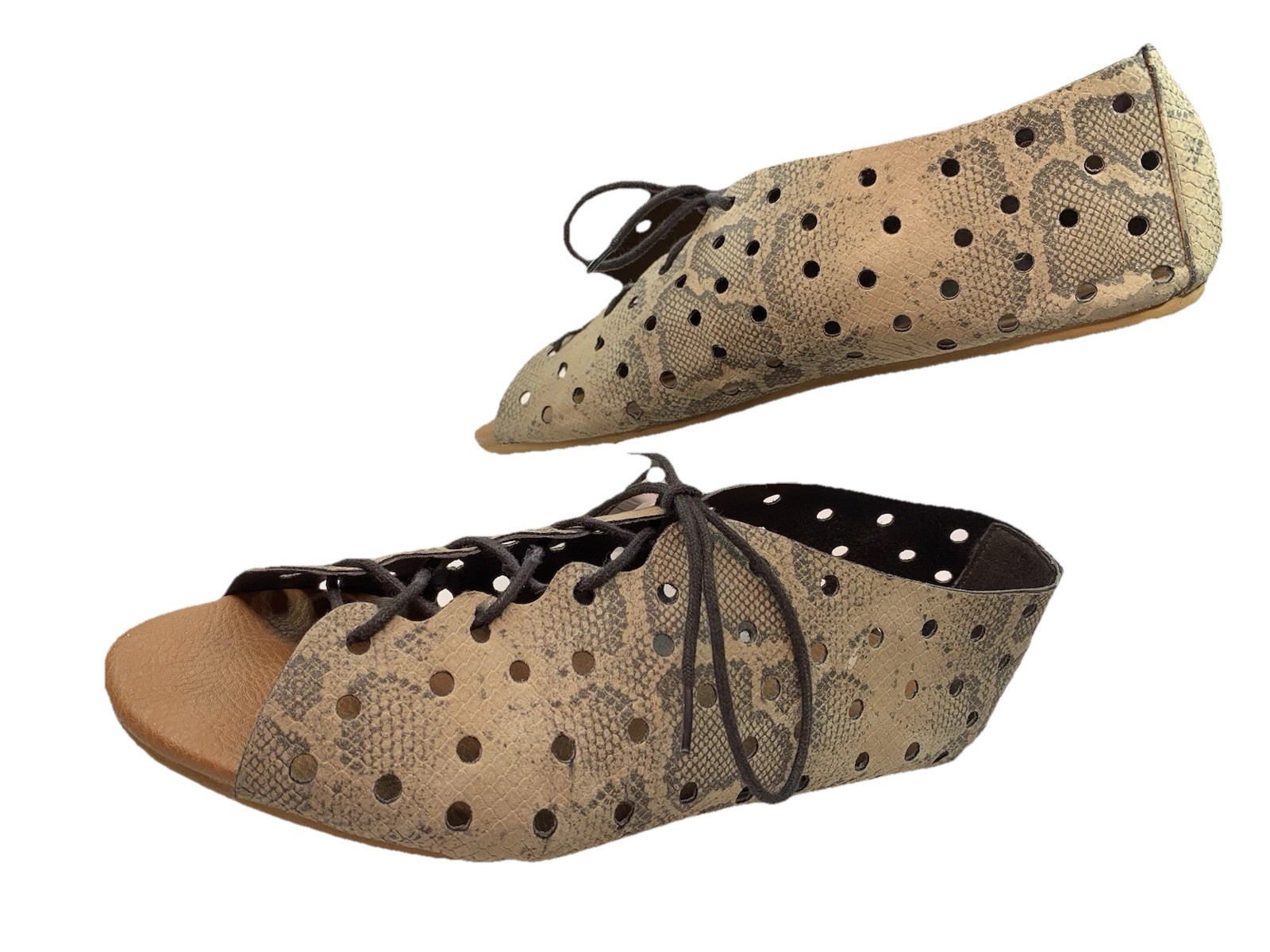 Volcom Open Toe Shoes Animal Print Flats Lace Up Eyelets Women’s 7 Unique Rocker