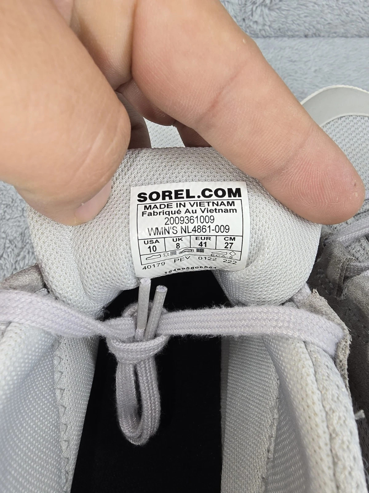 Sorel Women’s Out n About III Waterproof Mid Sneaker In Grey Size 10 GUC.
