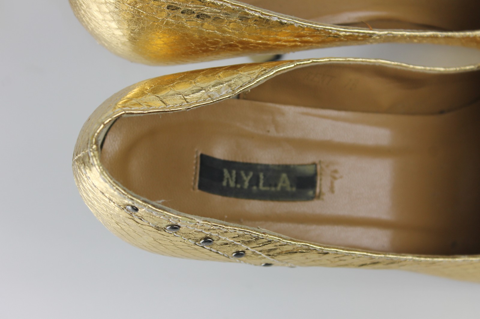 {N.Y.L.A} Heels/Shoes/Pumps/Pointed Toe Gold Pattern Buckles Studs 3.75 in ~7-M